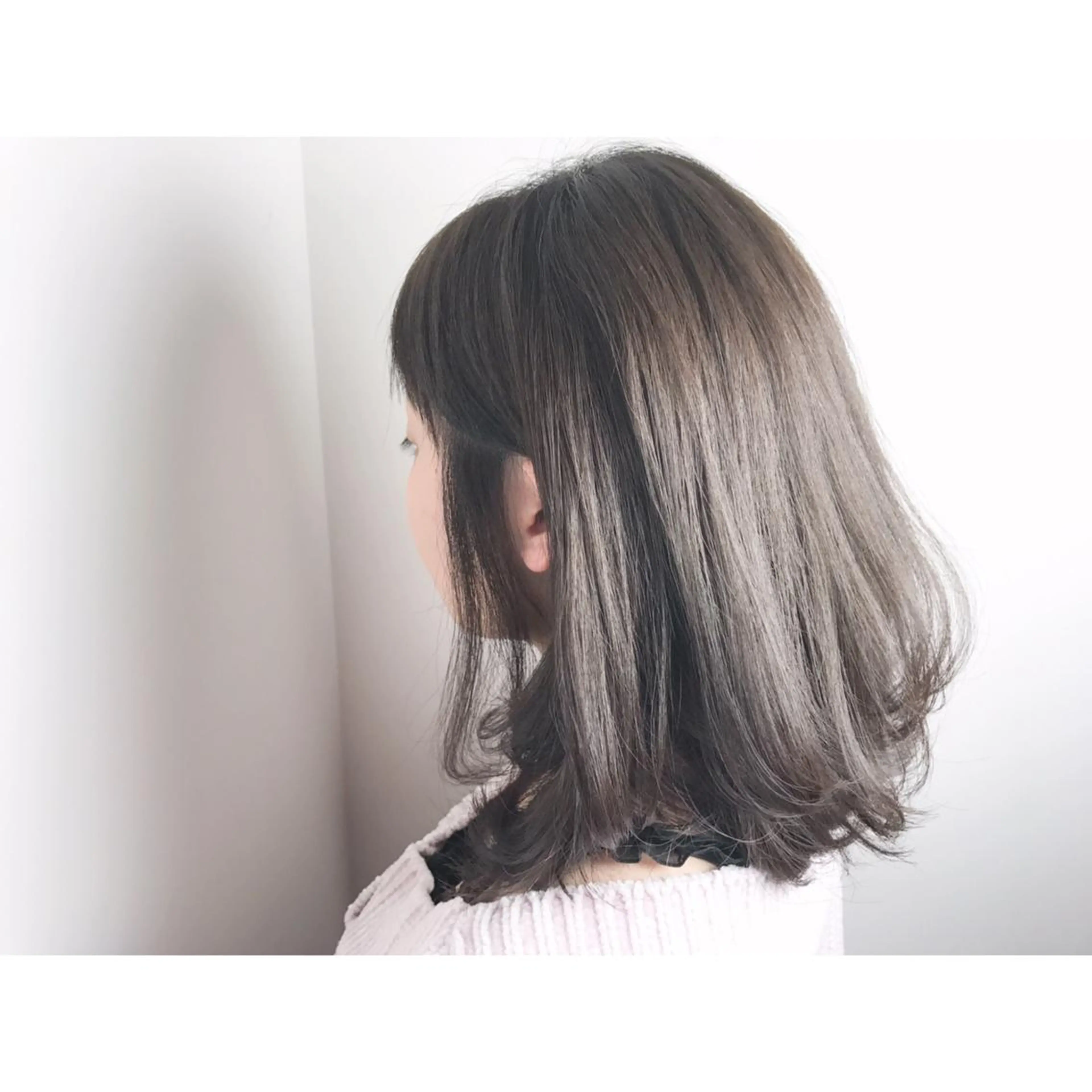 ミディアム カラー ブルーカラー ブルージュ ショート/レイヤー なら石井知希のヘアスタイル