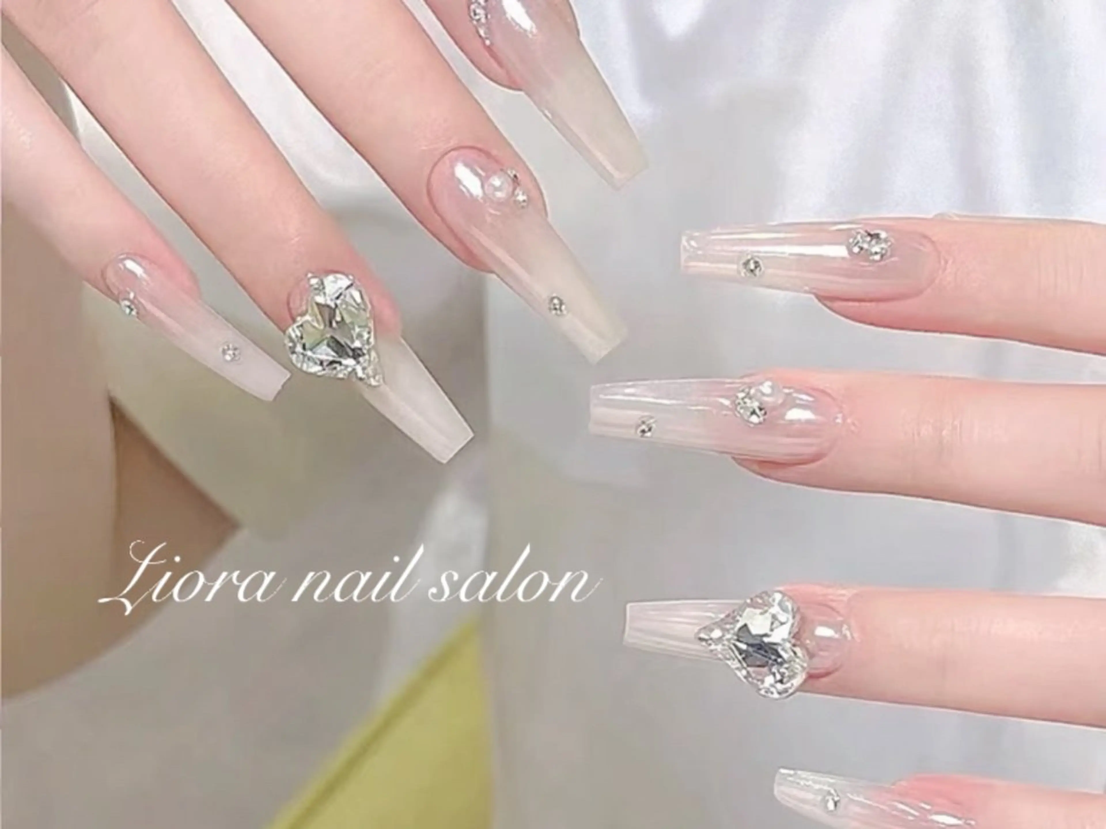 ネイル フレンチネイル ジェルネイル ガーリー グラデーション キラキラネイル ハンドネイル Liora nail 1のネイルデザイン