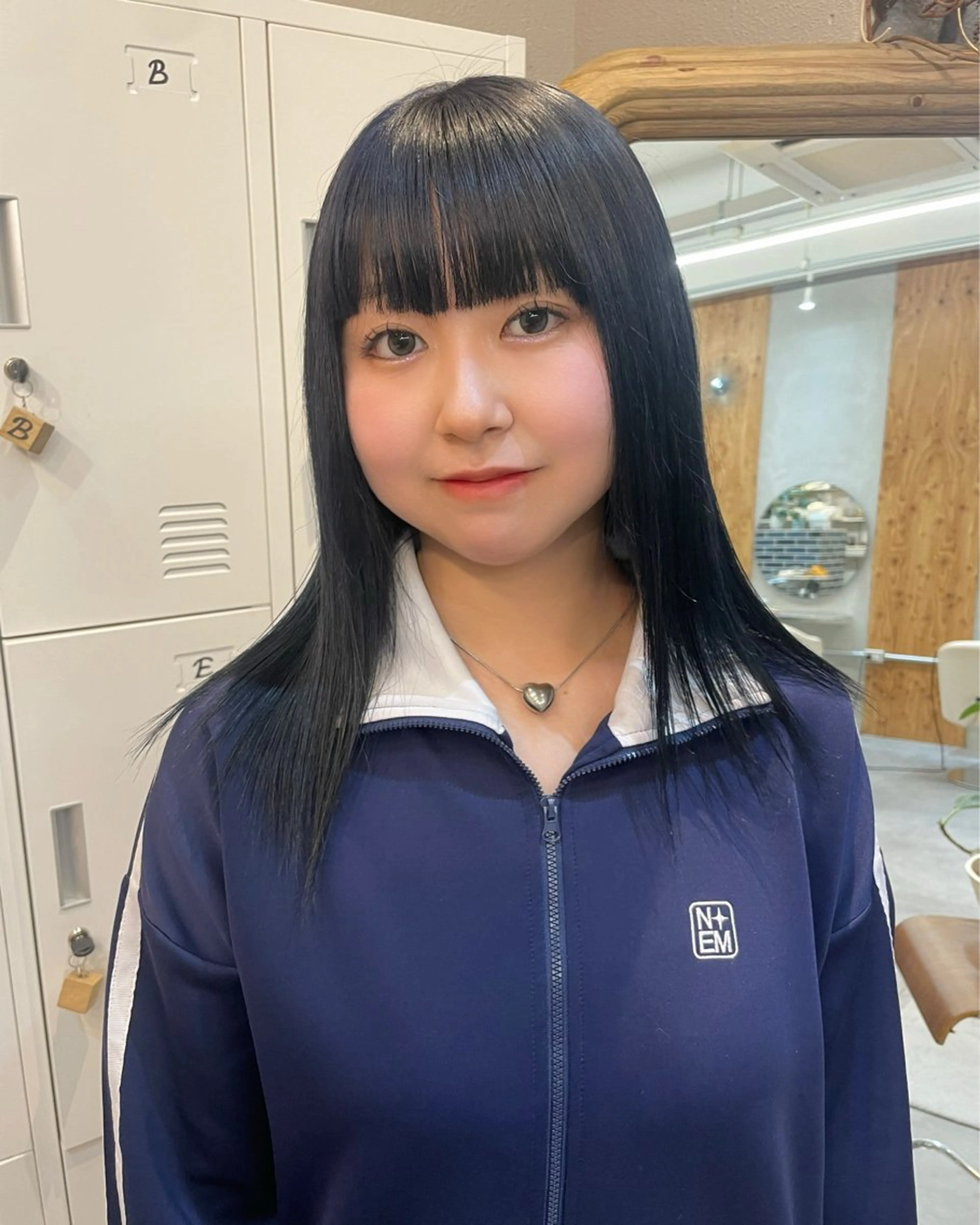 ミディアム カラー ネイビーカラー ハイトーン縮毛/暖色 なーな🎀🤍のヘアスタイル