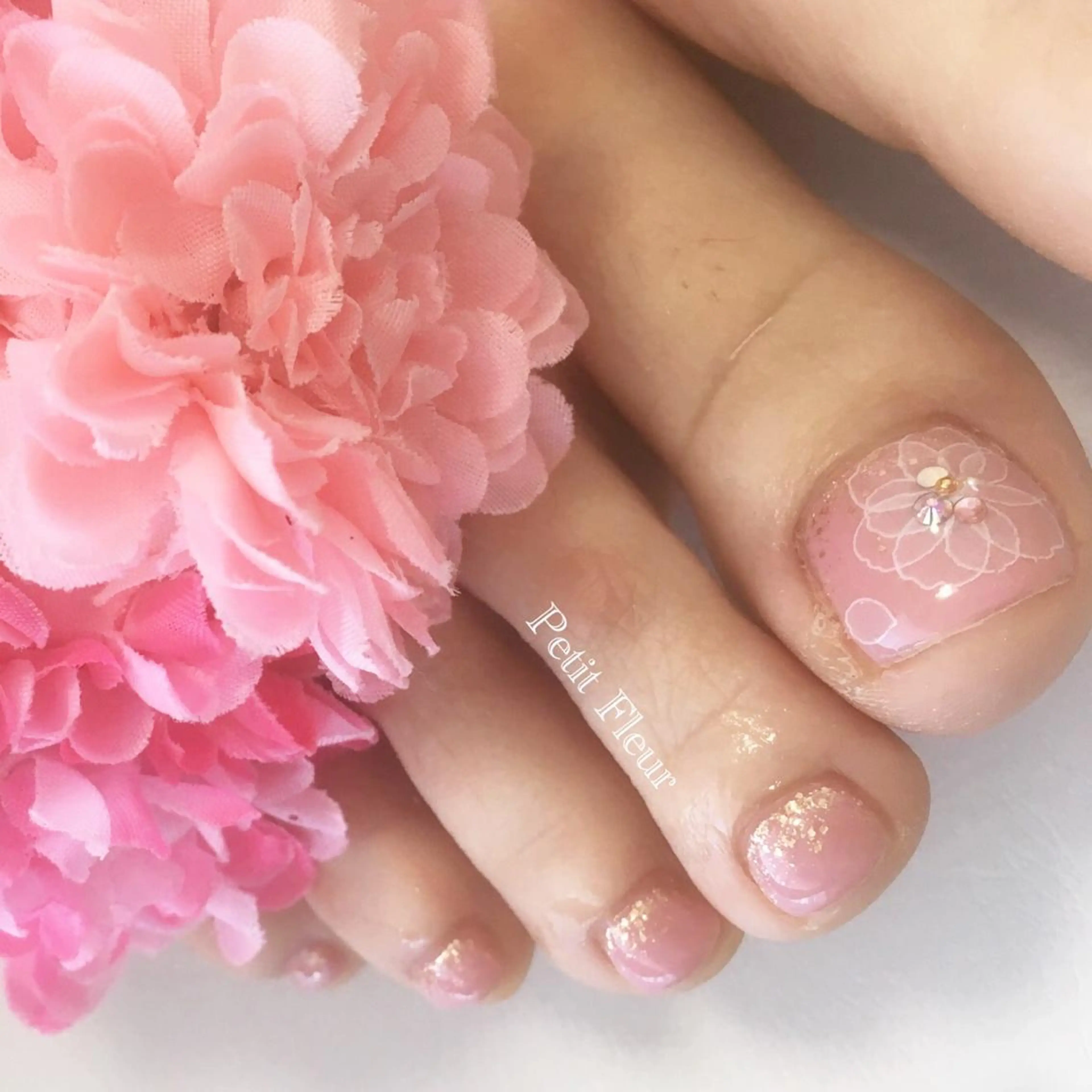 ネイル ピンク Petit Fleur所属・青柳 亜梨奈のマツエク・マツパデザイン