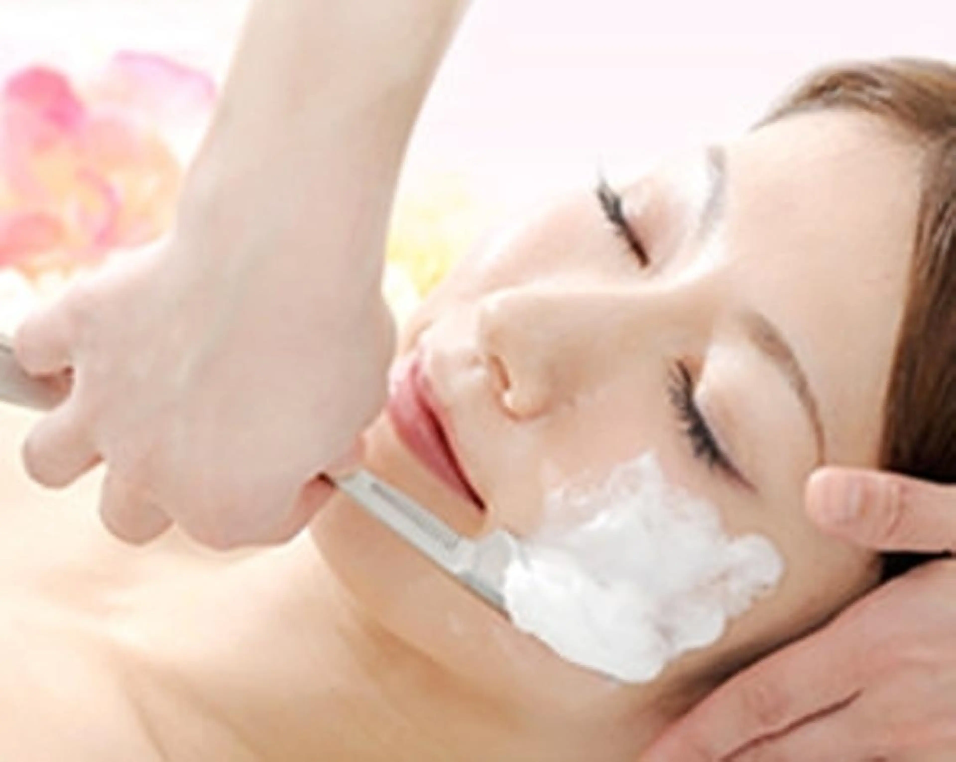 🩷基本のレディースシェービング🩷古い角質を取りワントーン明るいお肌へ🌞の写真