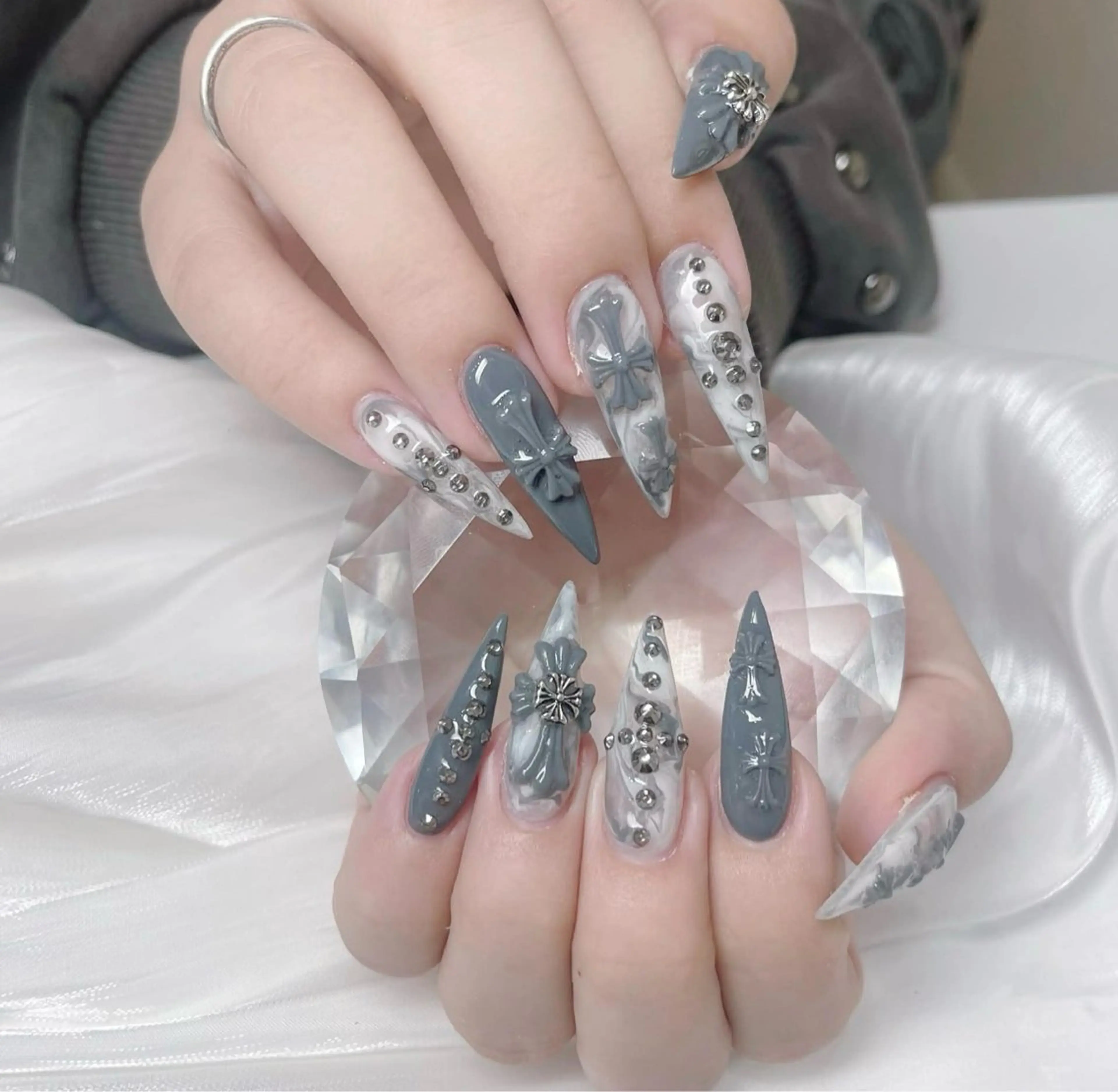 ハンドネイル 波 なみのネイルデザイン