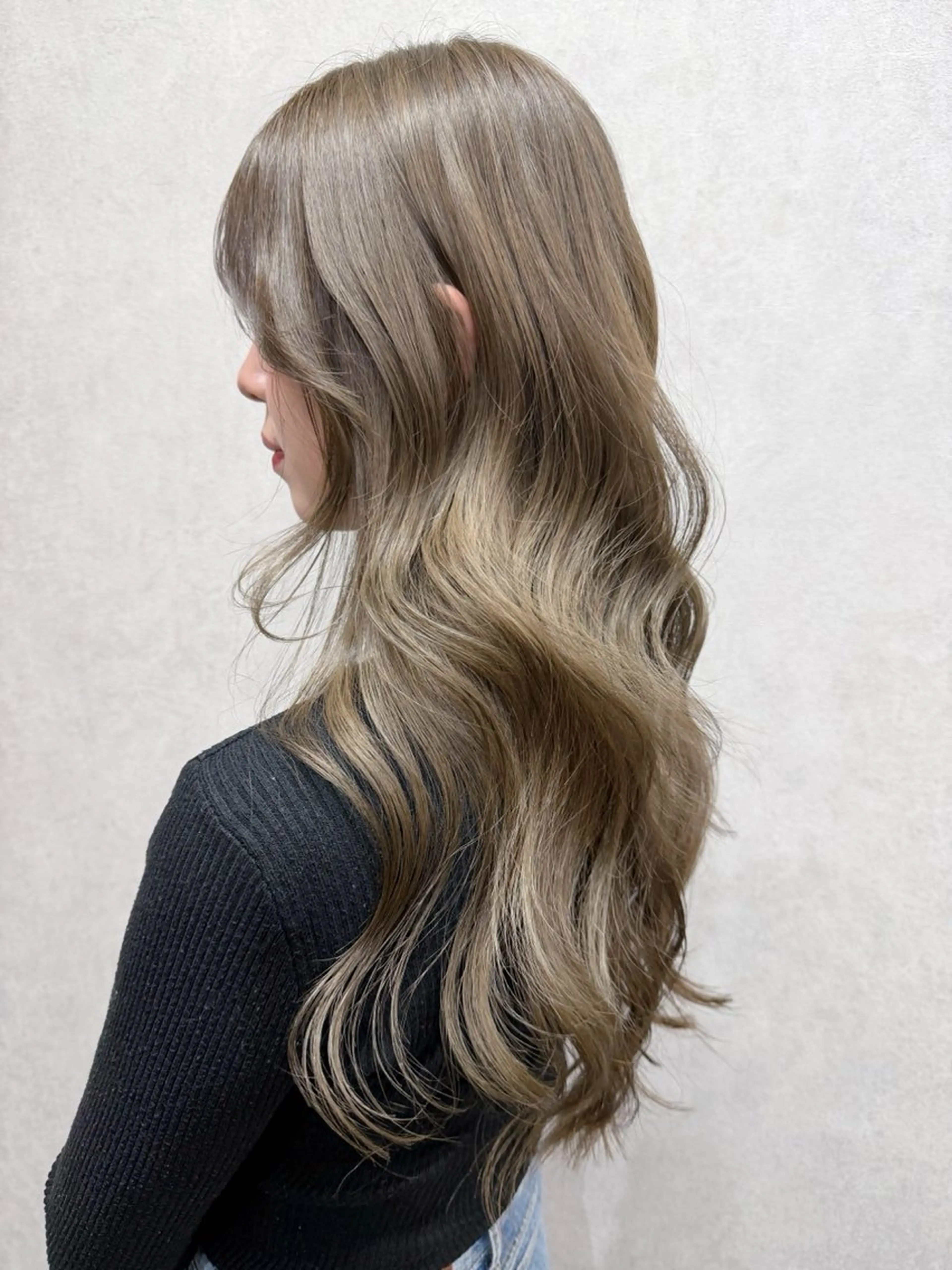 セミロング カラー ベージュカラー オリーブベージュ レイヤーカット ヘアカラー トリートメント AiM 大名　似合わせカットのヘアスタイル