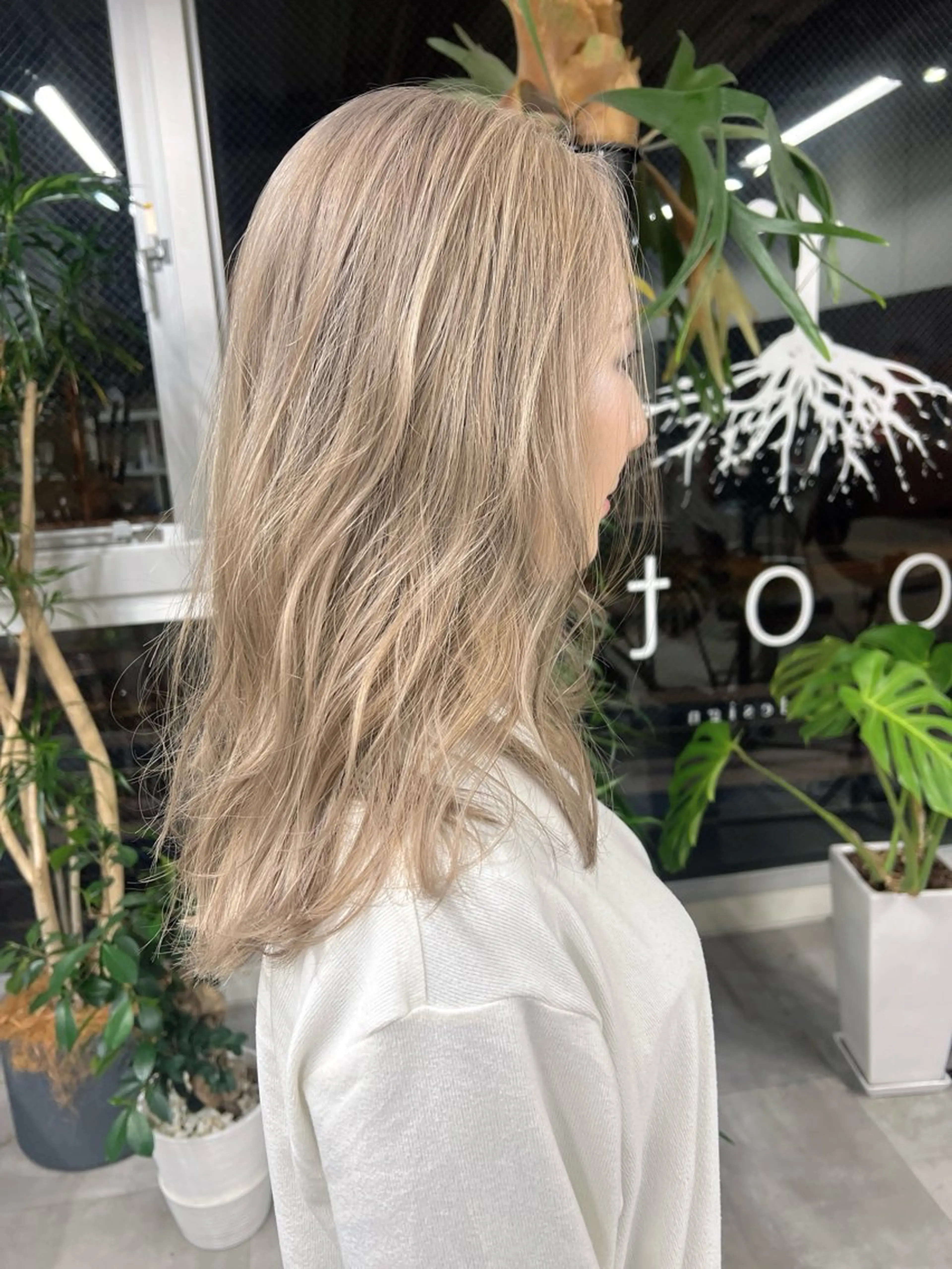 セミロング roots hairdesign所属・髪質改善/透明感 プライベートサロンのヘアスタイル