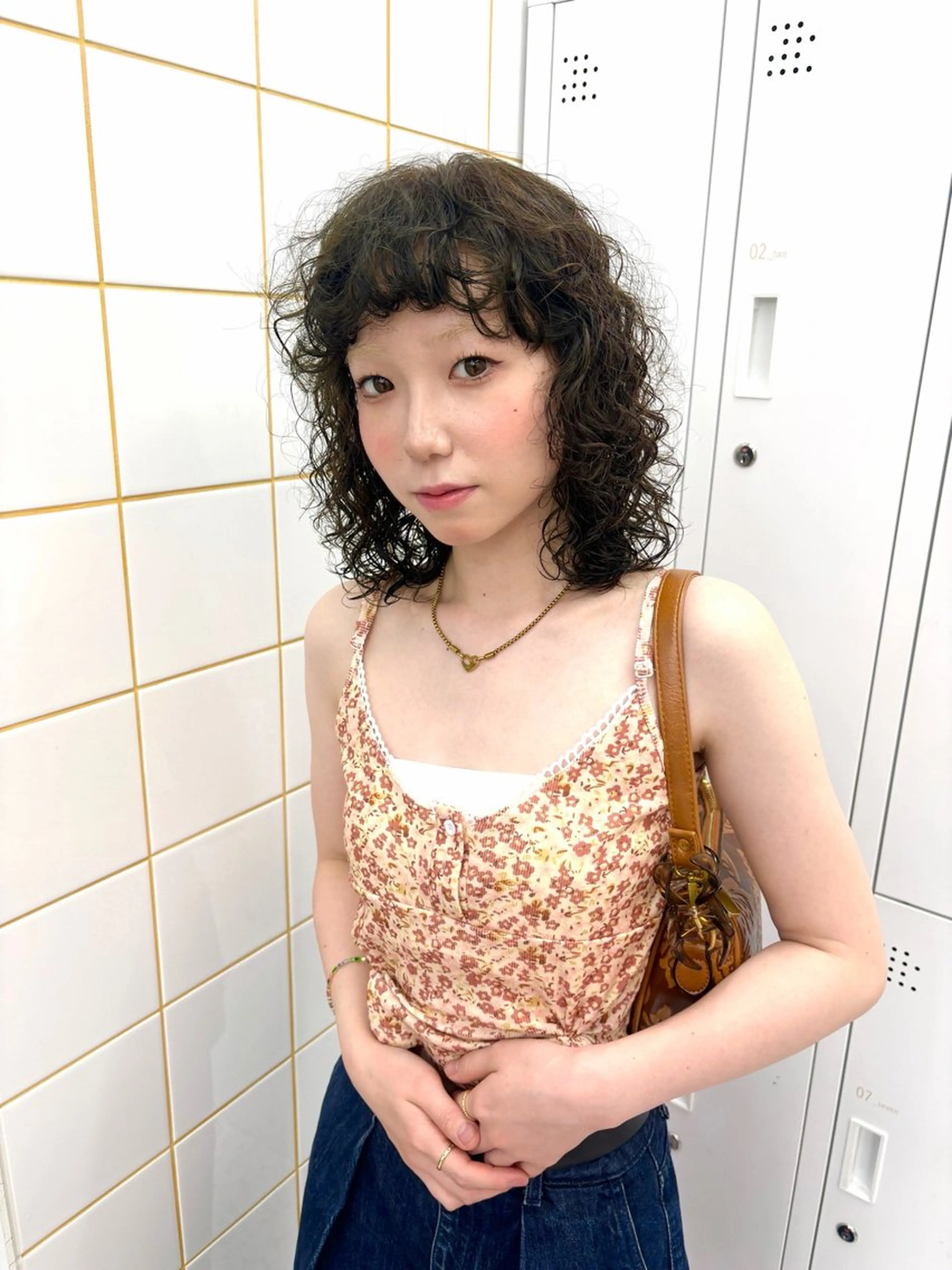 セミロング カラー パーマ オリーブカラー lottannibirth所属・城戸 涼雅のヘアスタイル