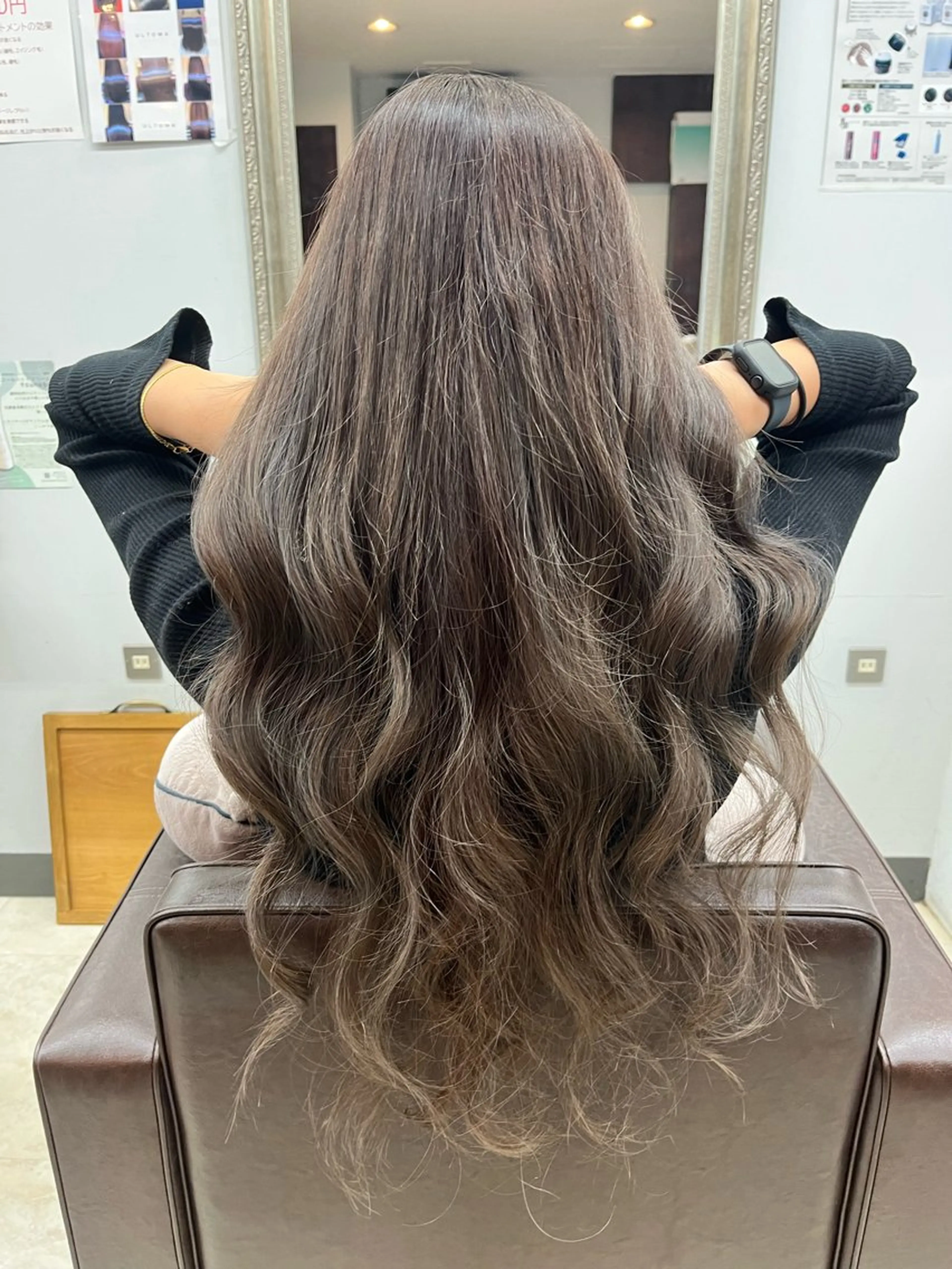 ロング カラー 透明感カラー ハイライトカラー イルミナカラー ハイライト ヘアカラー Crescere所属・小島 凜のヘアスタイル