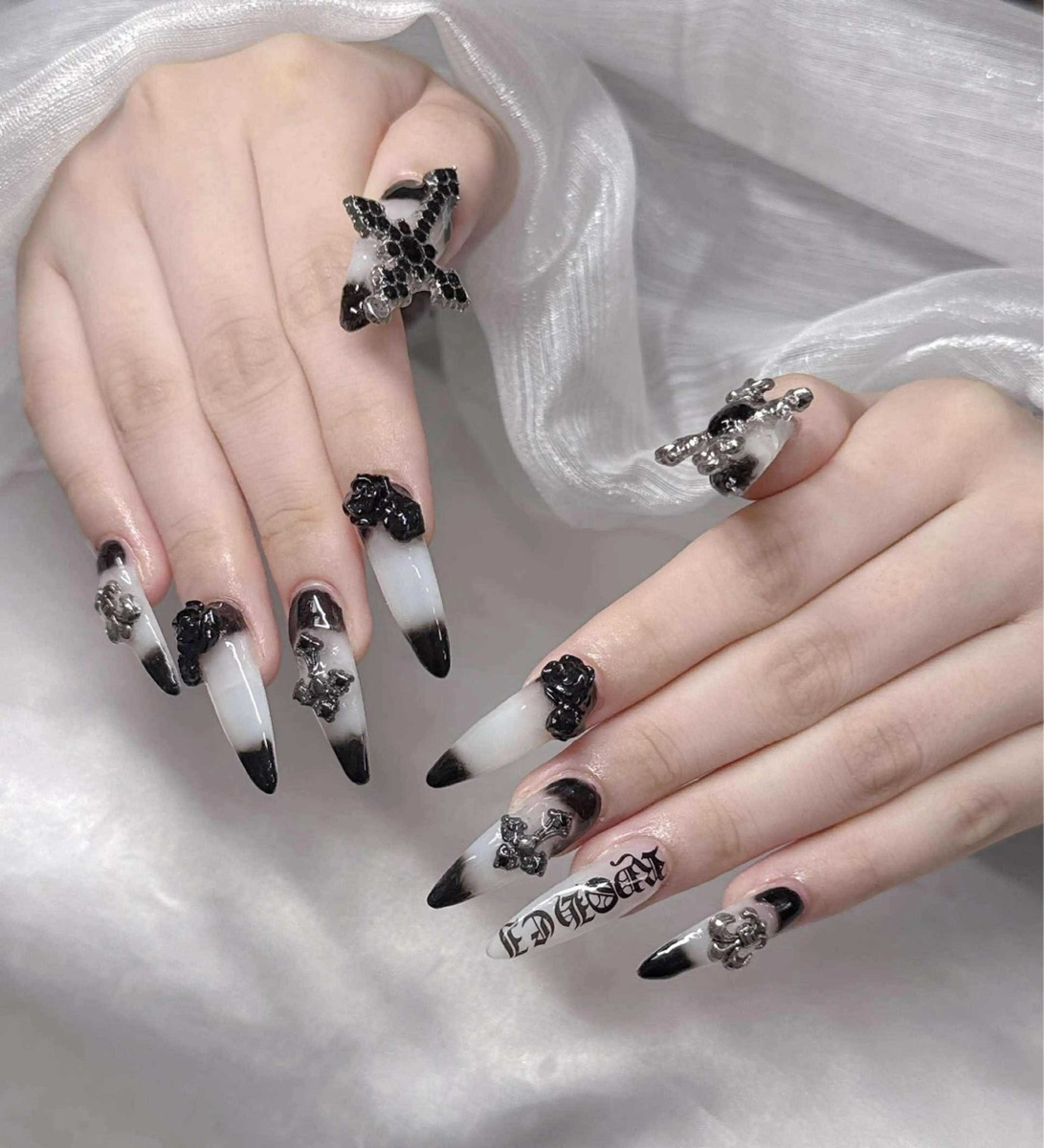 ネイル 長さ出し グラデーション 卒業式 キラキラネイル マグネットネイル ハンドネイル Lee Nailsのネイルデザイン