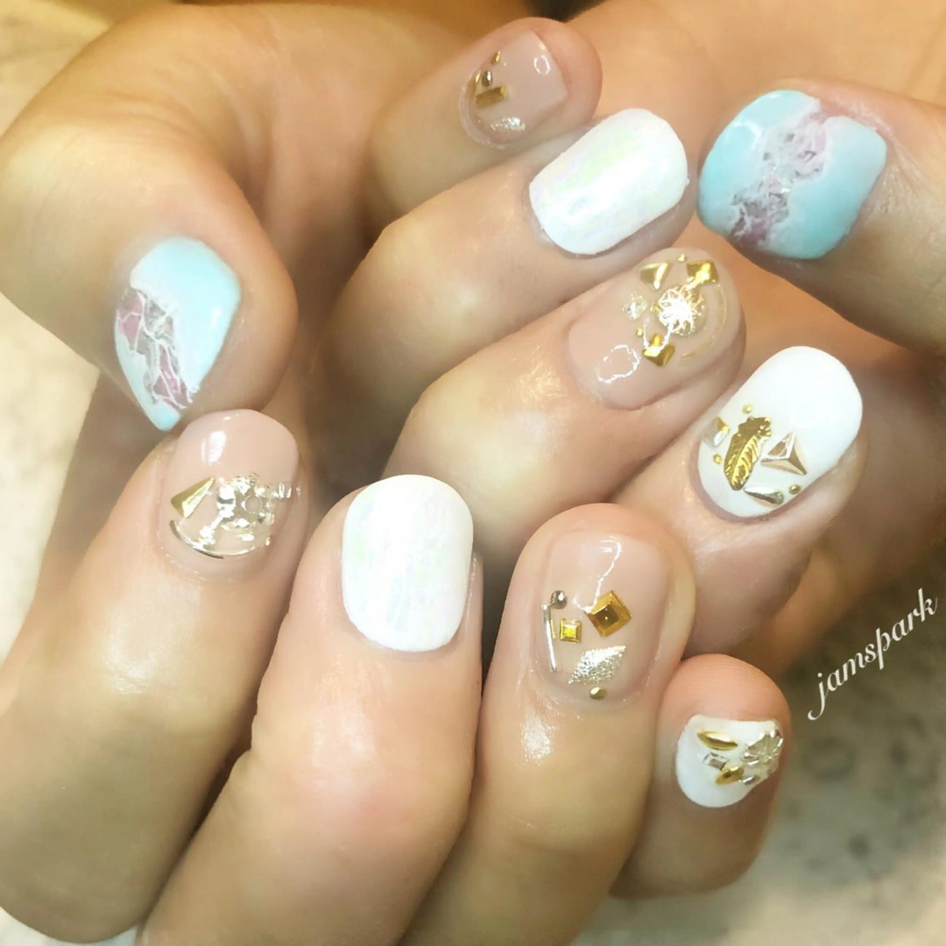 ネイル カジュアル ジェルネイル ゴールド 大理石ネイル(マーブル) ニュアンスネイル ハンドネイル jamspark ✨のネイルデザイン