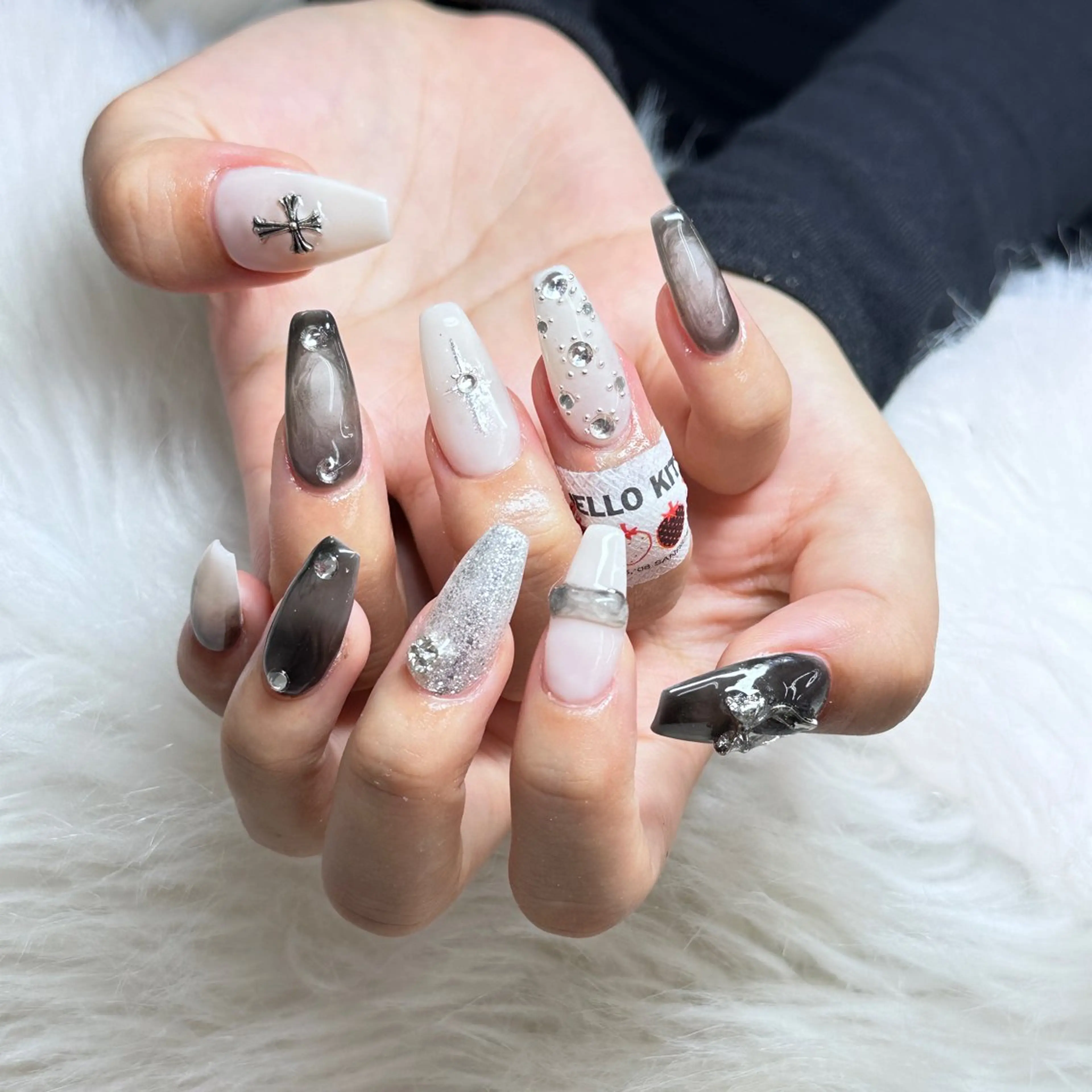 ネイル アートネイル オーロラネイル チークネイル 長さ出し フットネイル Anh 歌舞伎町のネイルデザイン