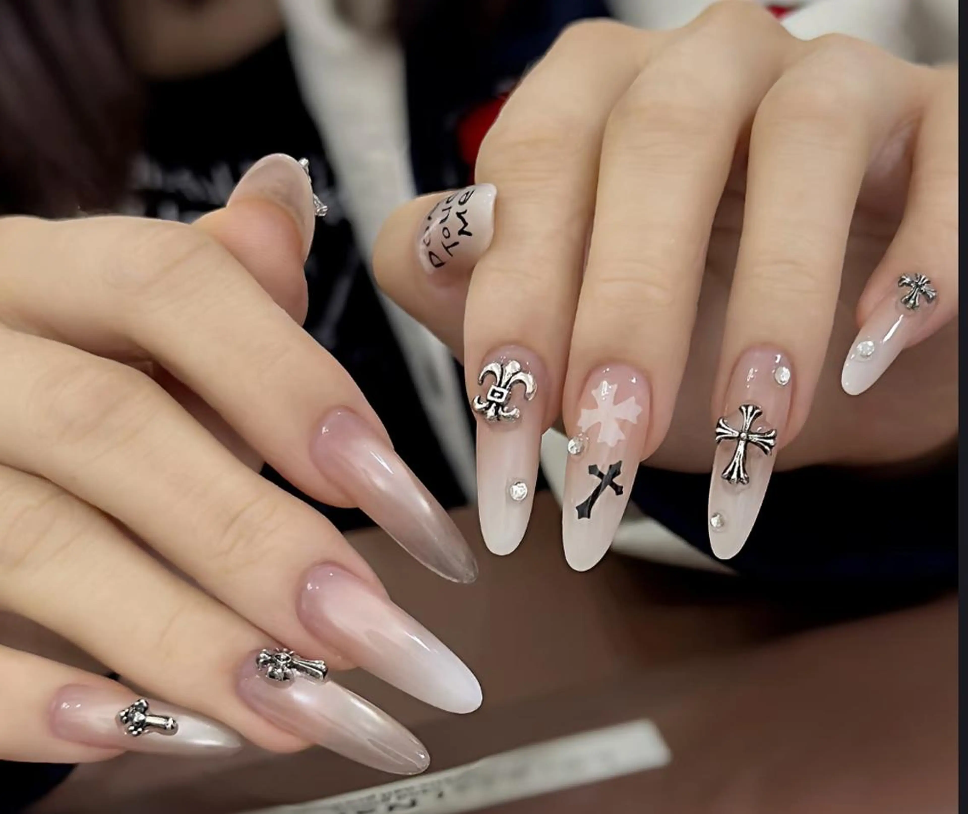 ネイル ハンドネイル エリ🫧 nail池袋東口のネイルデザイン