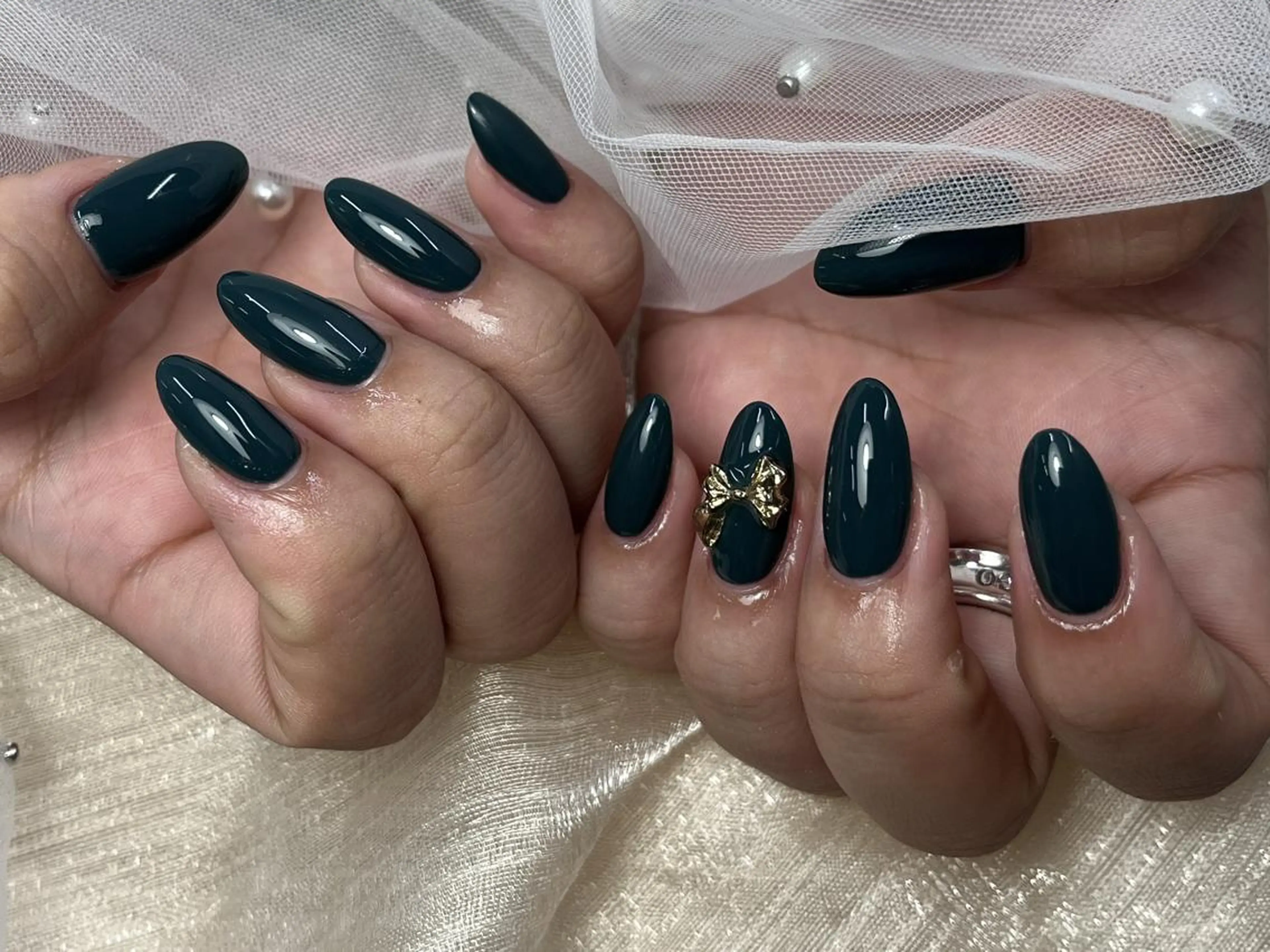 ネイル ゴールド グリーン リボン ハンドネイル ToliyDeliy Nail Salonのネイルデザイン