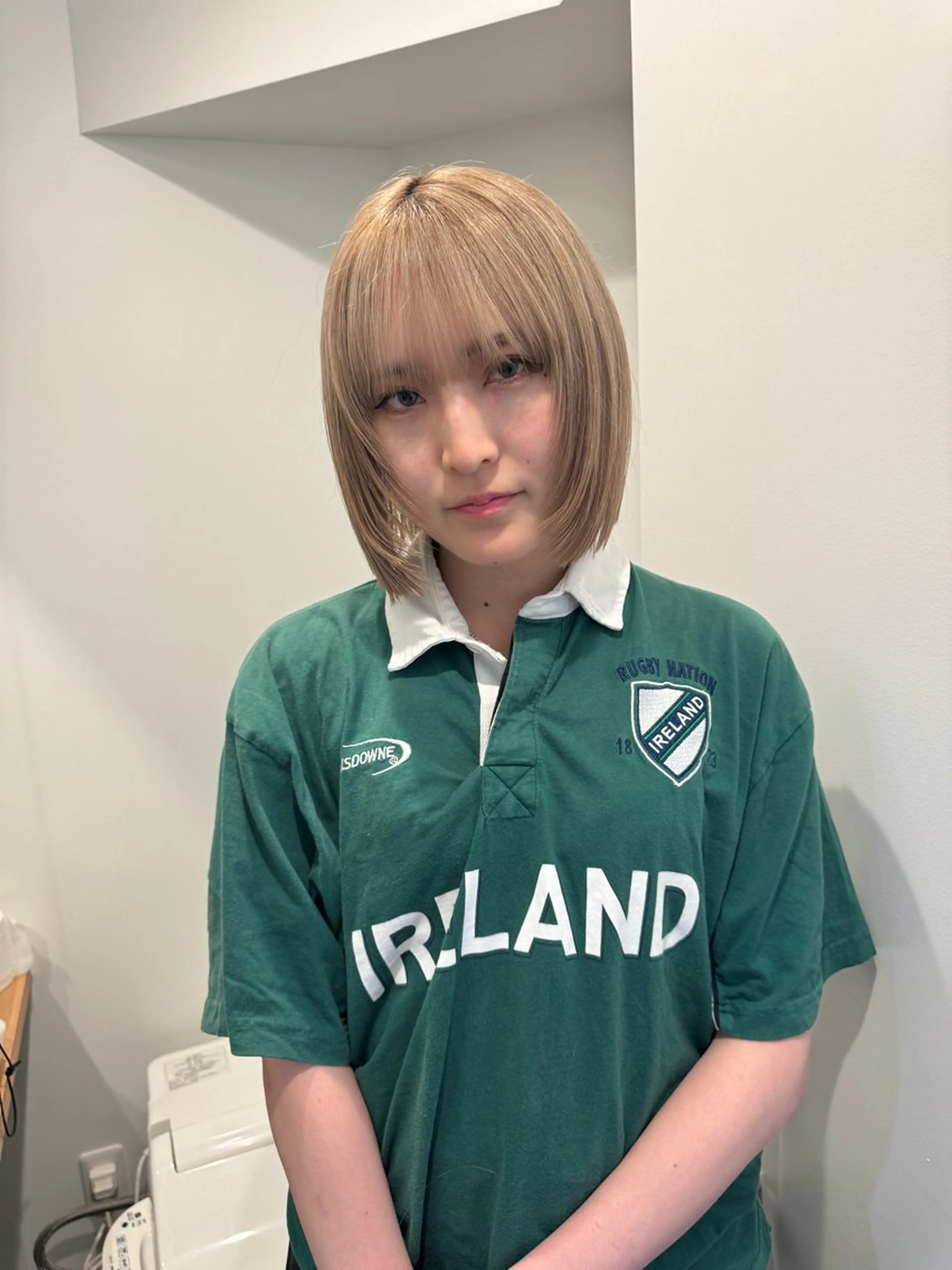 ショート laff 新宿所属・切りっぱなしボブ レイヤー/縮毛矯正のヘアスタイル