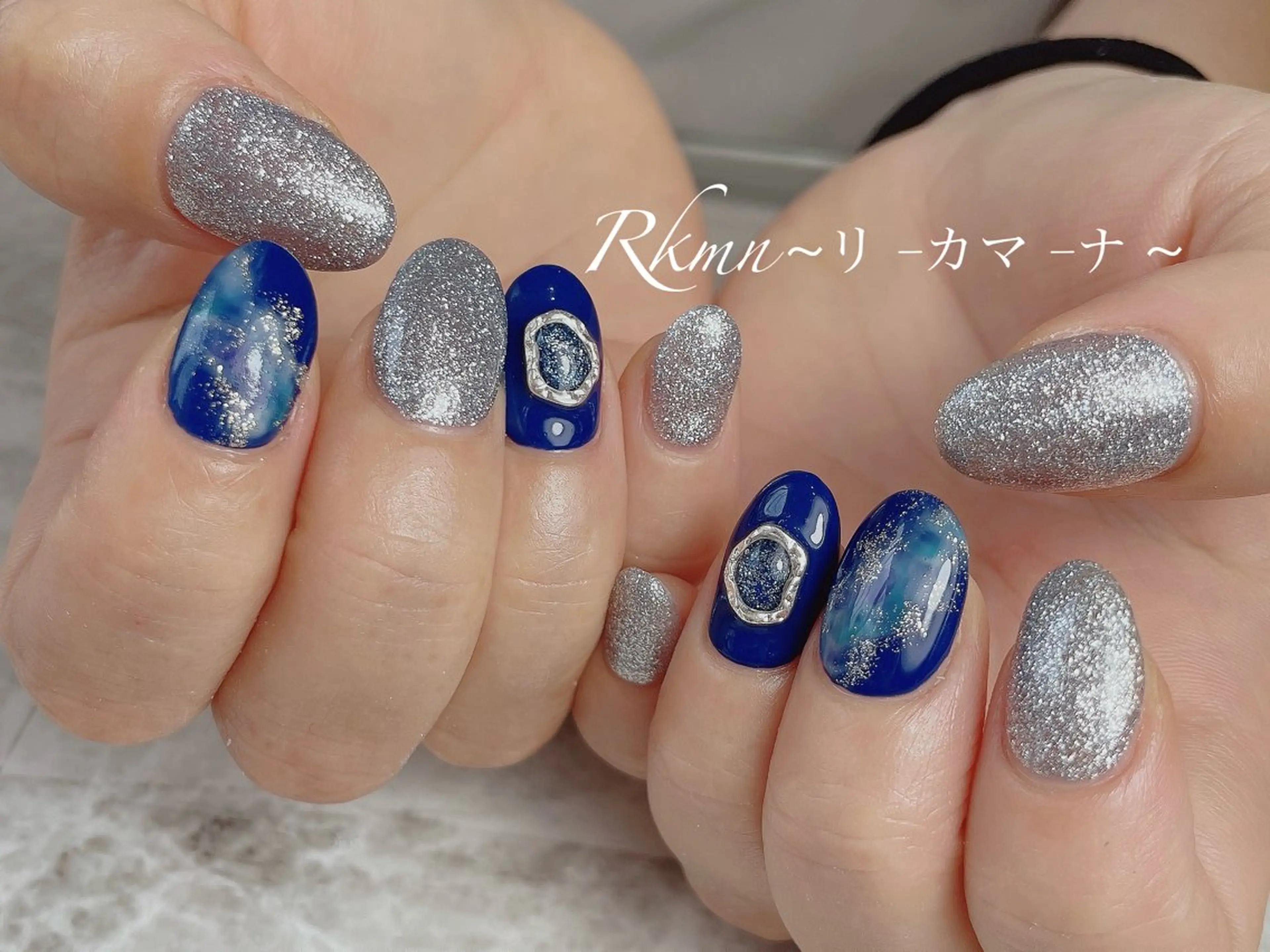 ネイル アートネイル ブルー ラメ(グリッター) ニュアンスネイル 春ネイル ハンドネイル フットネイル ハンドケア Rkmn ~リ-カマ-ナ~のネイルデザイン
