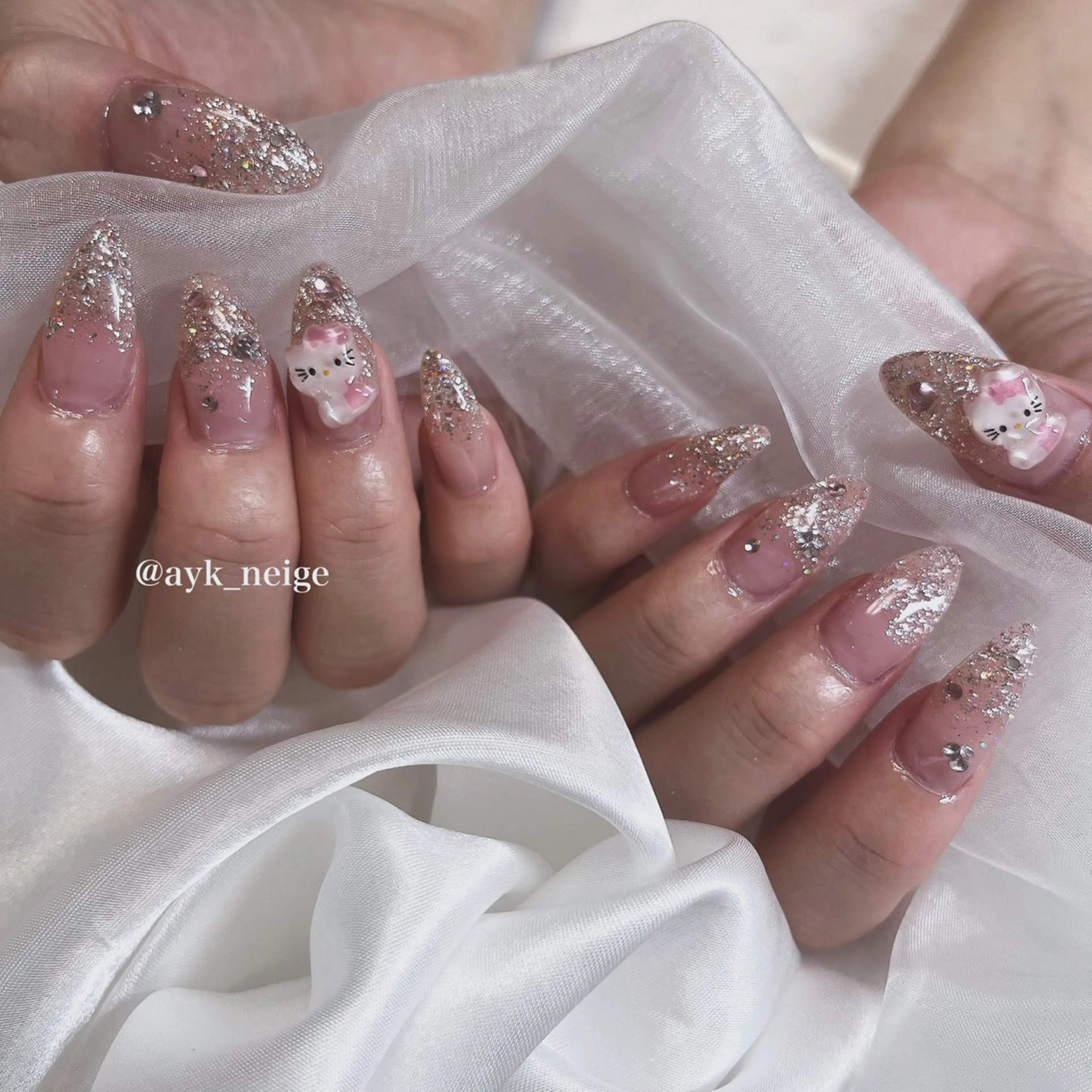 ネイル フットネイル キラキラネイル 韓国ネイル リボン シンプルネイル n'eige nail所属・大谷 綾香のネイルデザイン