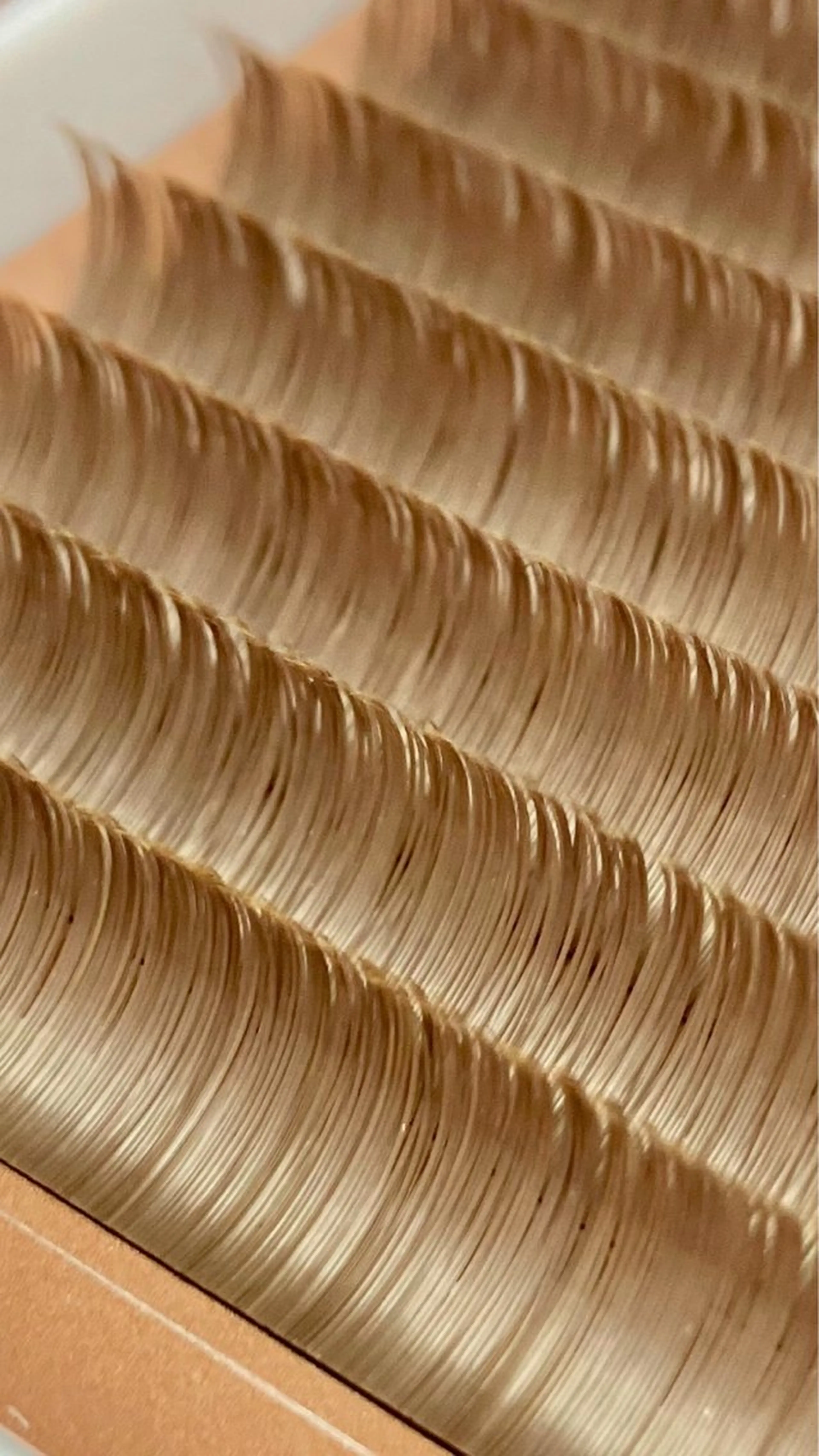 初回オフ無料✨フラットラッシュカラーエクステ✨🌰マロンブラウン100本🌰 コーティング仕上げ選べます✨の写真