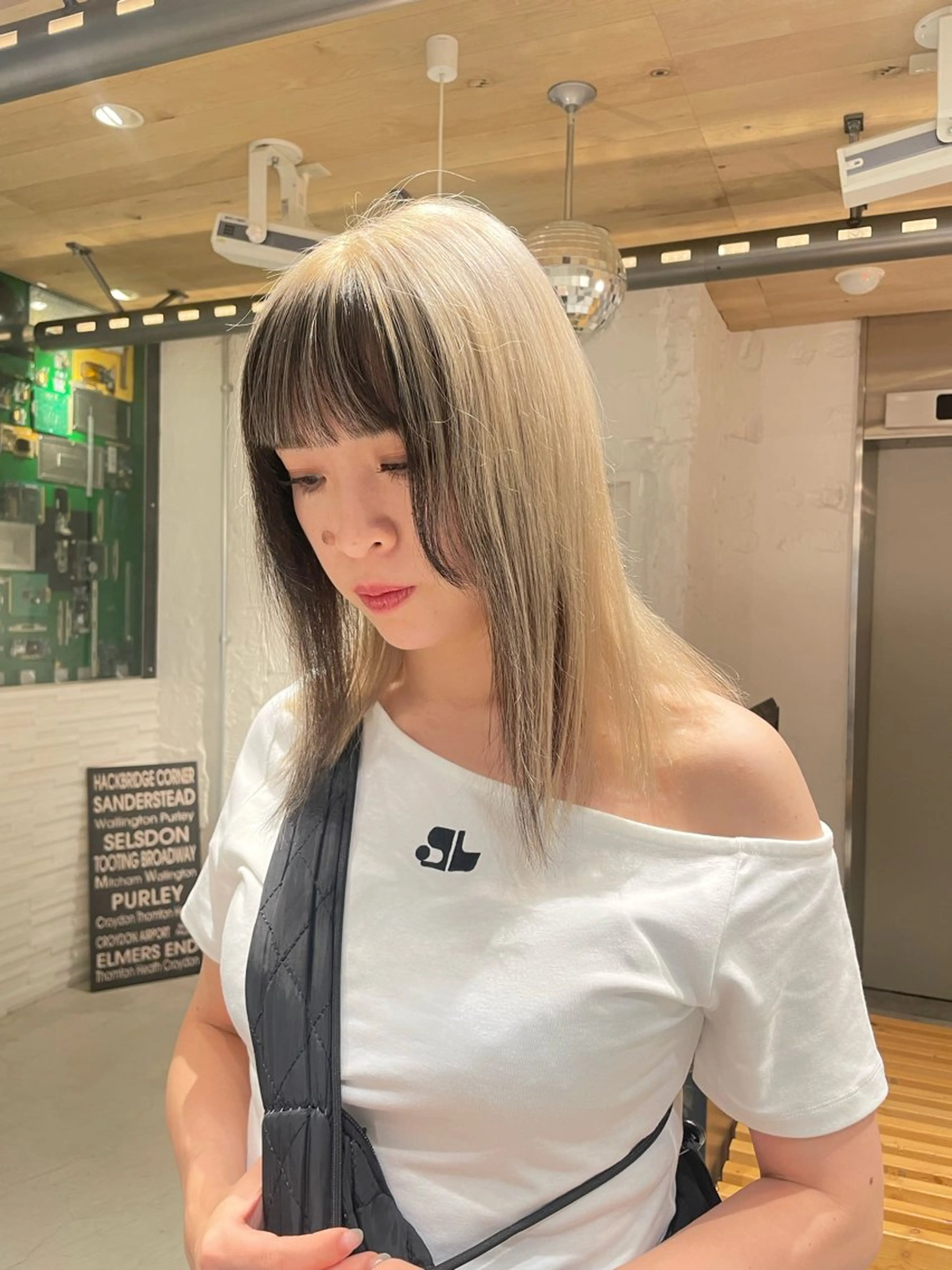 セミロング カラー 艶ハイトーン👑♡ NATSUKIのヘアスタイル