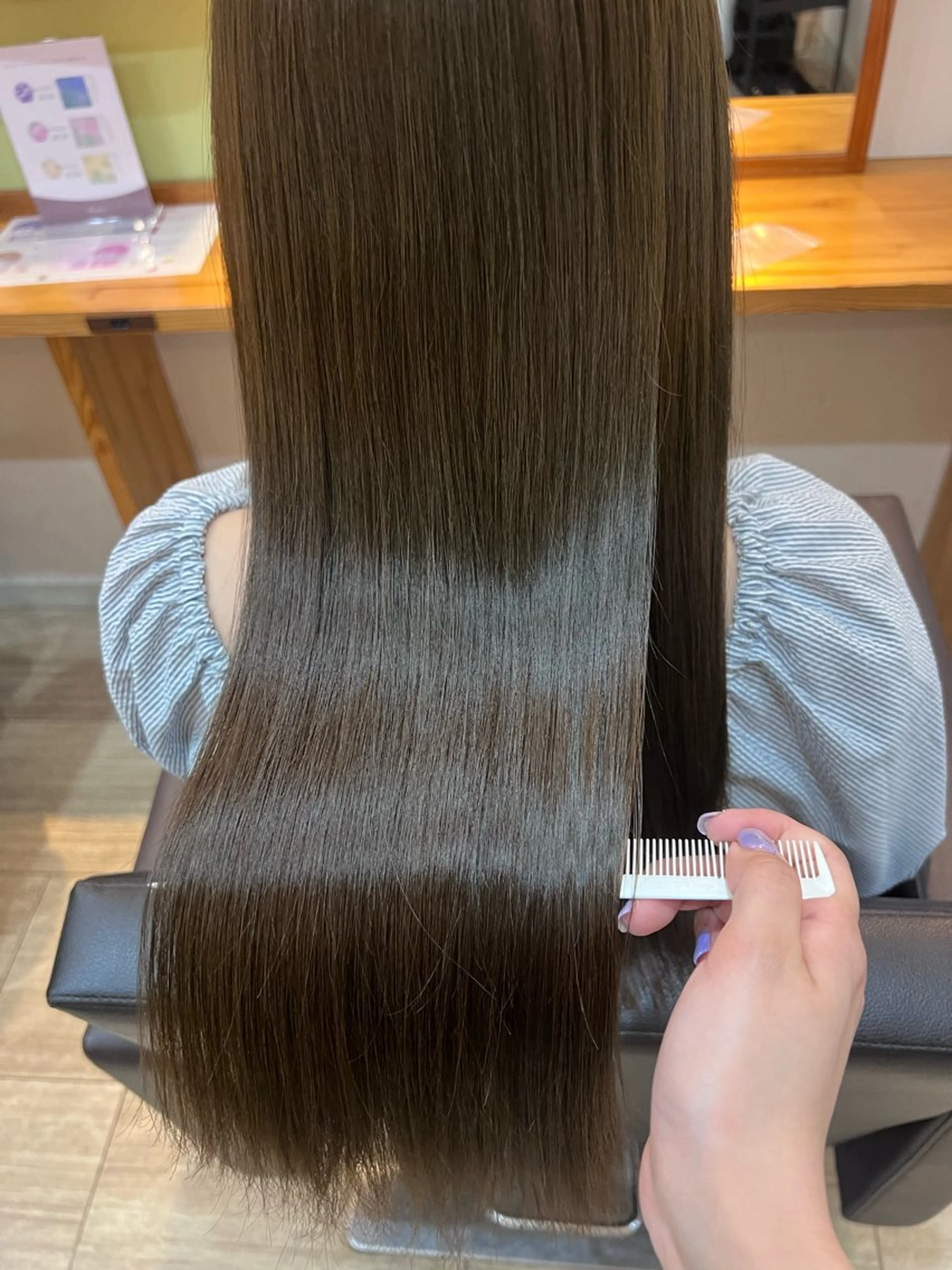 ロング カラー ベージュカラー オリーブベージュ 山下 美耶のヘアスタイル