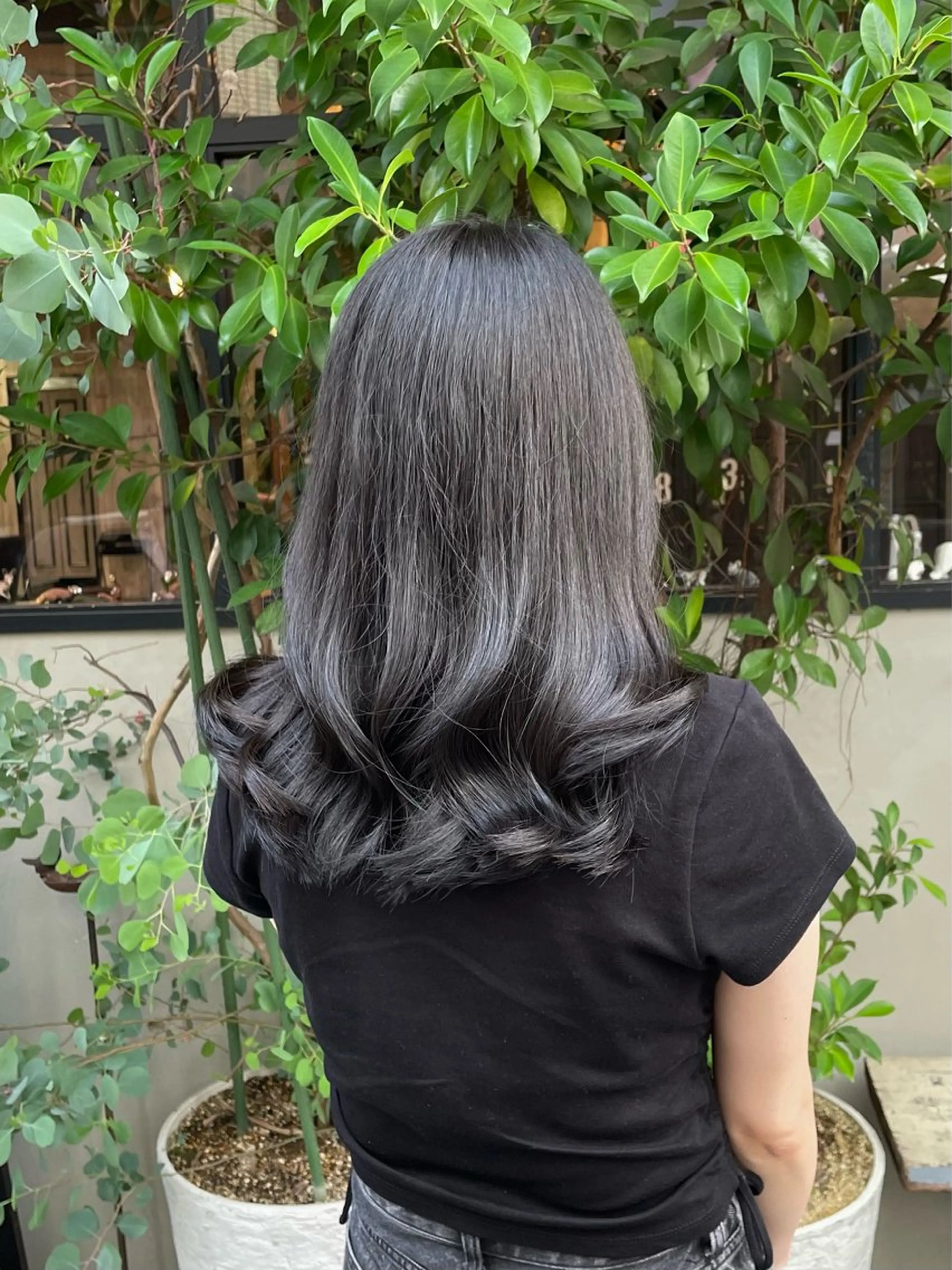 セミロング カラー 黒髪 ブルーカラー ブルーブラック ヘアカラー トリートメント ヘアセット 竹内 春奈のヘアスタイル