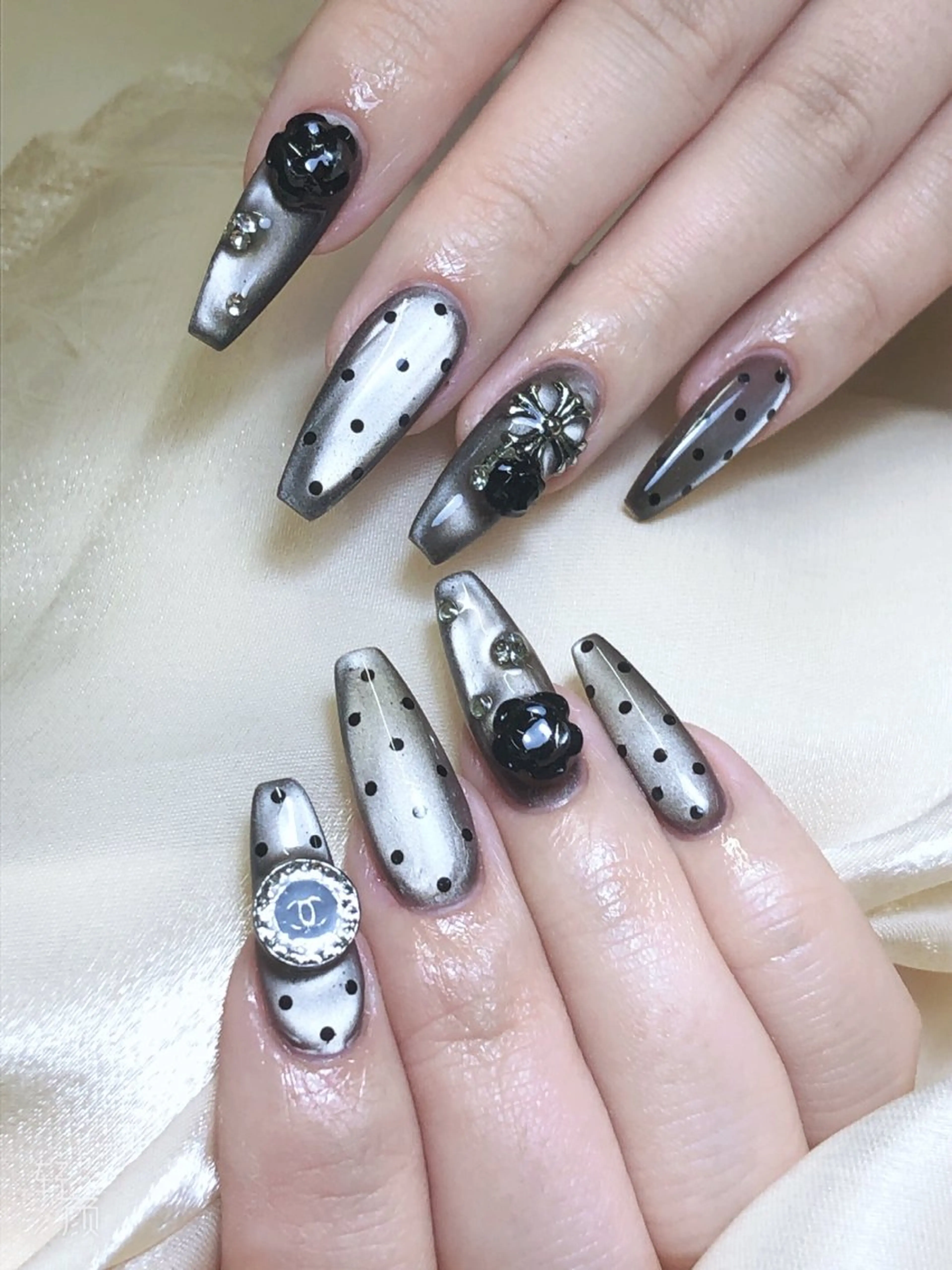 ネイル ハンドネイル LR.ONE ヨウのネイルデザイン