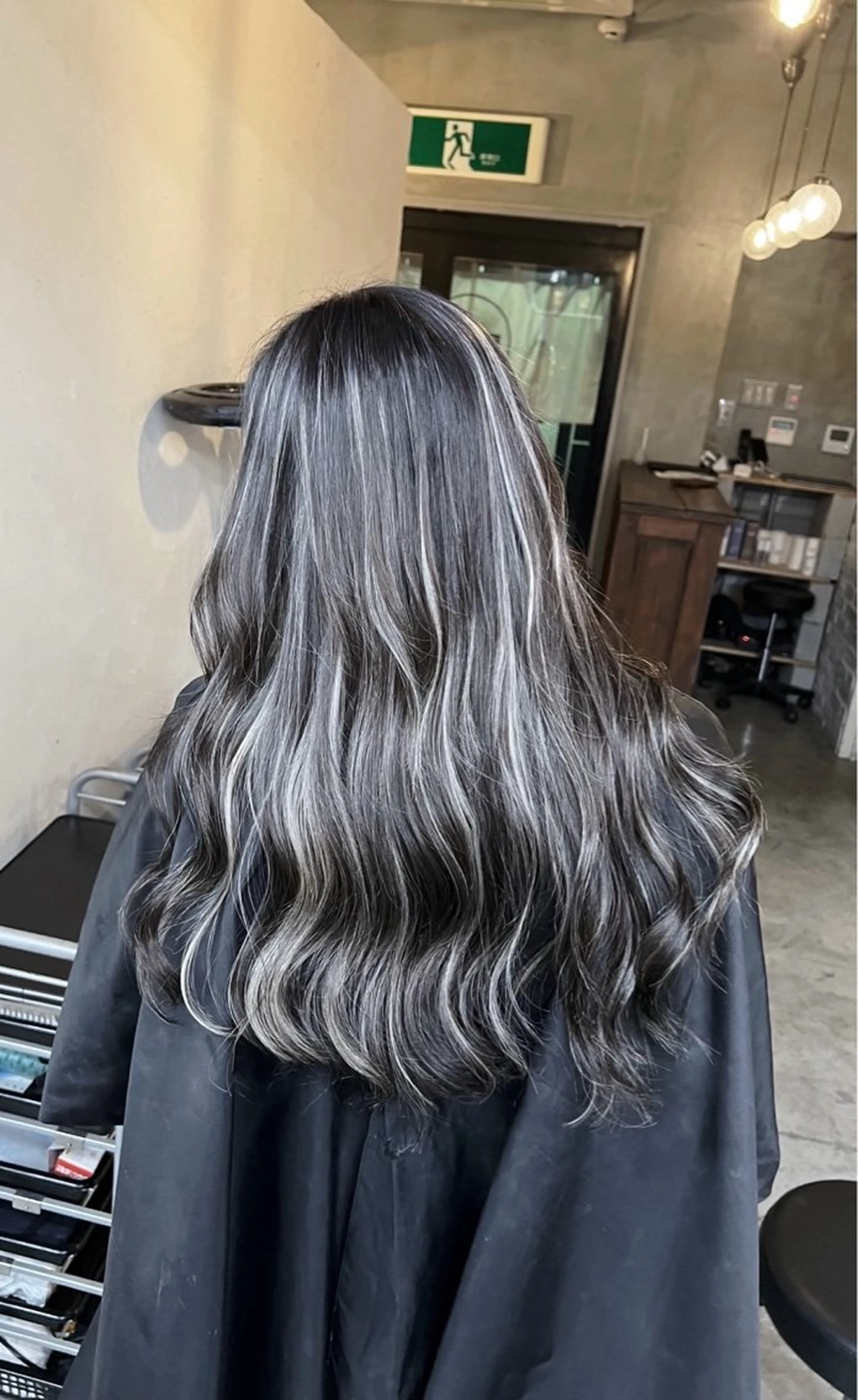 ロング カラー ダークグレー ダークグレージュ グレージュ ハイライトカラー ハイライト ヘアカラー トリートメント ROBIN所属・指名数No.1 /NAOYAのヘアスタイル