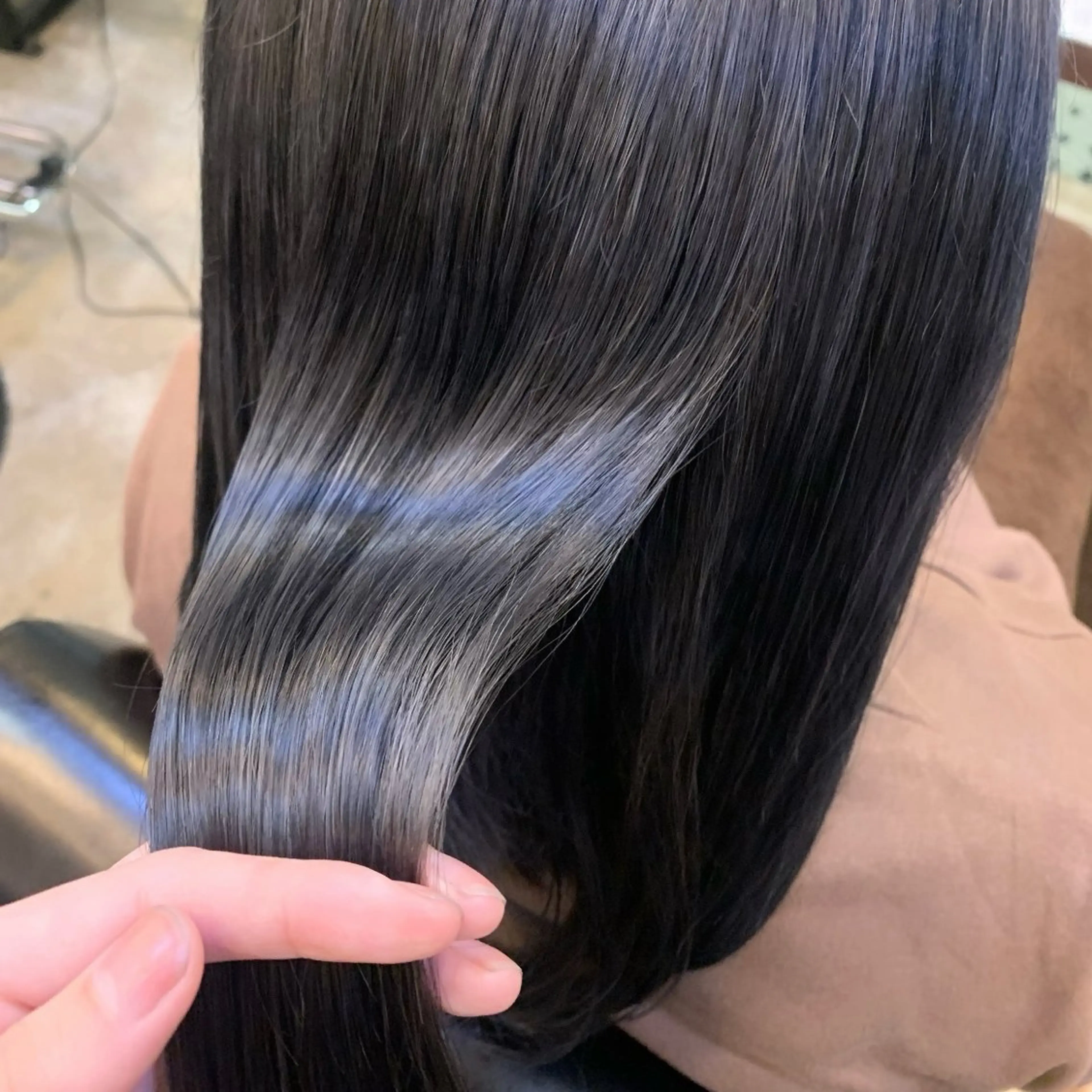 ミディアム カラー REVELS tokyo所属・watanabe Yuukaのヘアスタイル