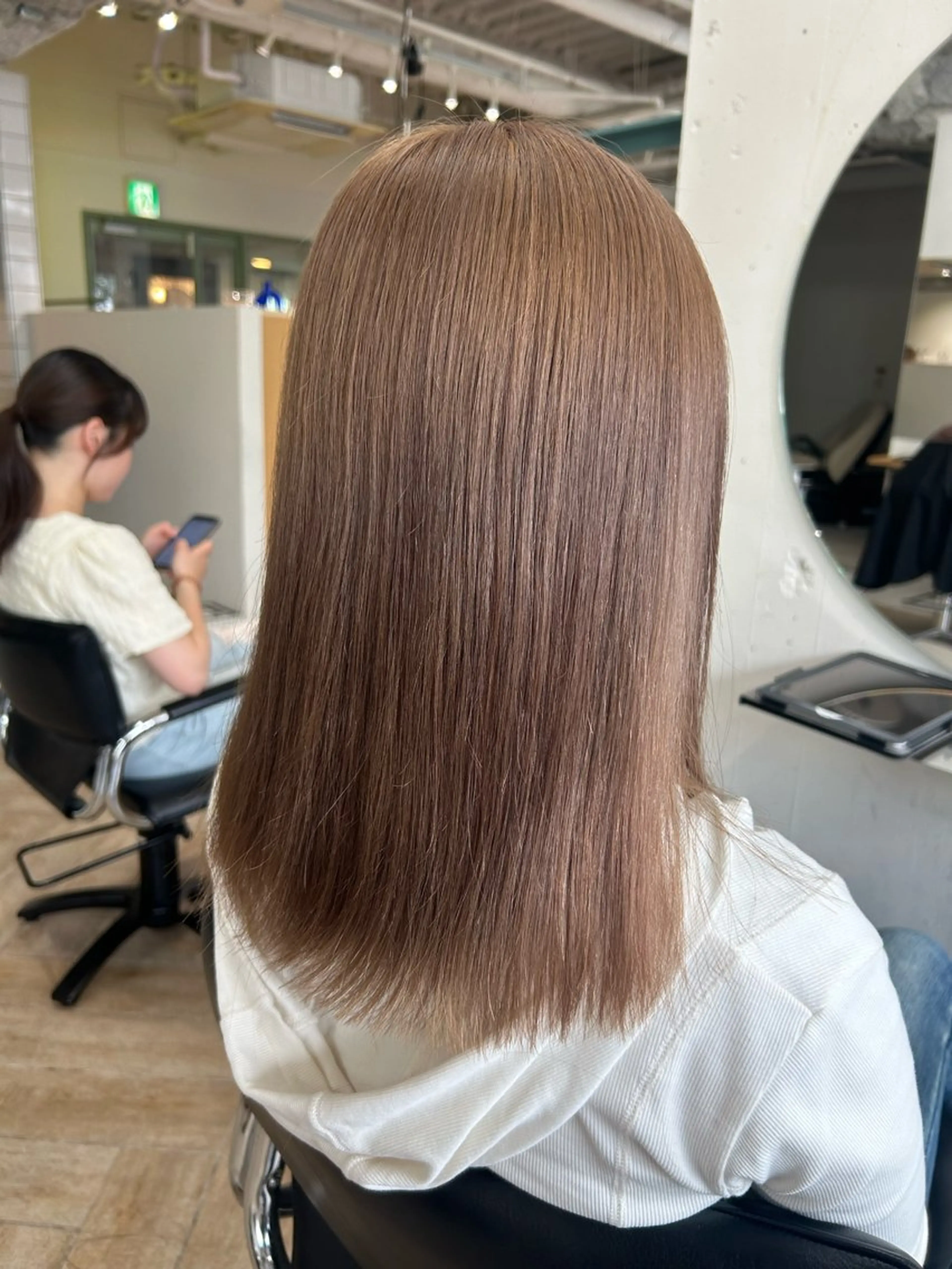 ミディアム カラー ヘアカラー トリートメント ベージュ/ダブルカラ ー/新潟駅/青柳萌果のヘアスタイル