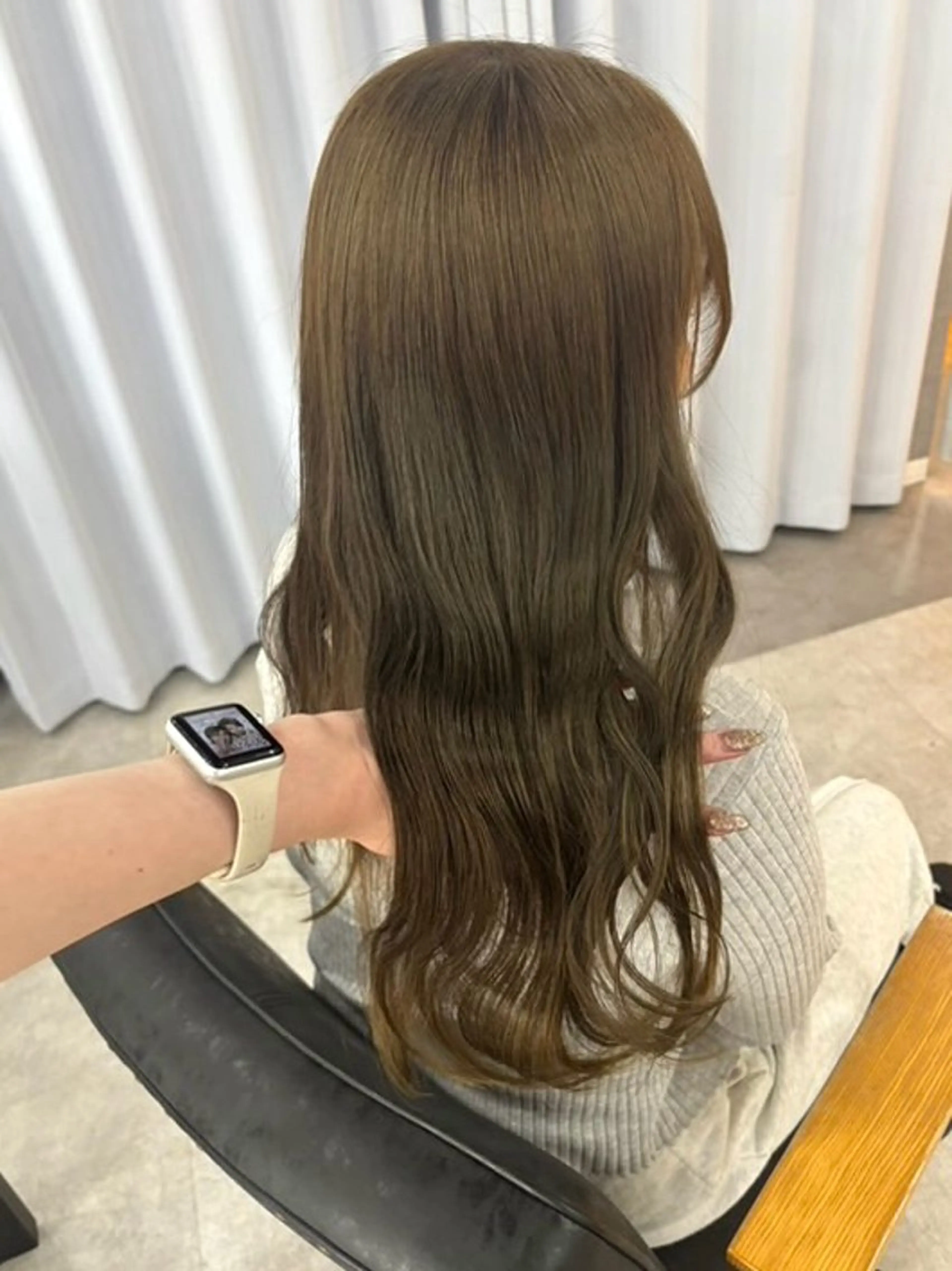 ロング カラー ベージュカラー ブリーチ ブリーチなしカラー オリーブベージュ ヘアカラー トリートメント 盛れる顔まわり✨🎀 モテカラー別所好葉のヘアスタイル