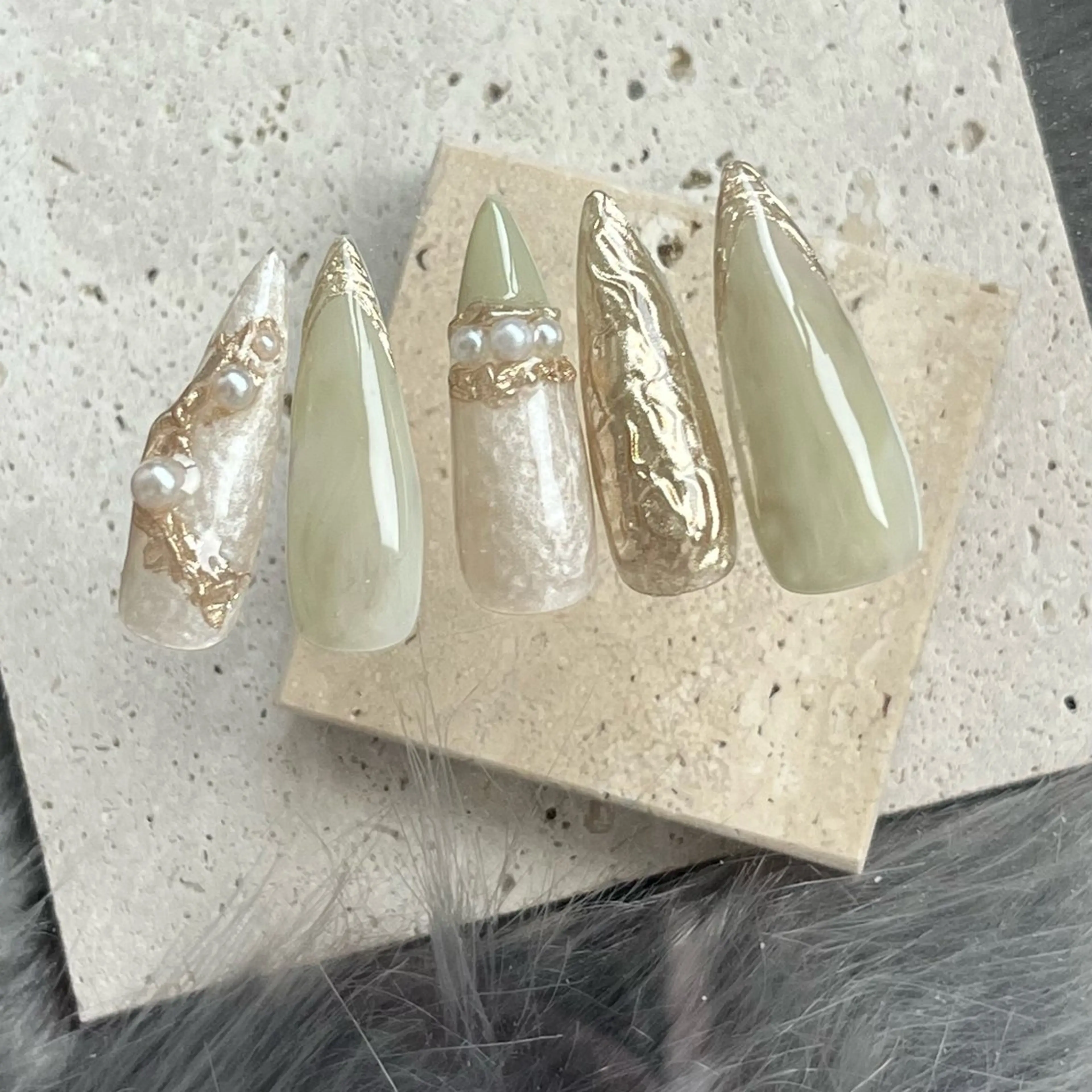 ネイル ハンドネイル Ray. ちゅるん系ニュアンスのネイルデザイン