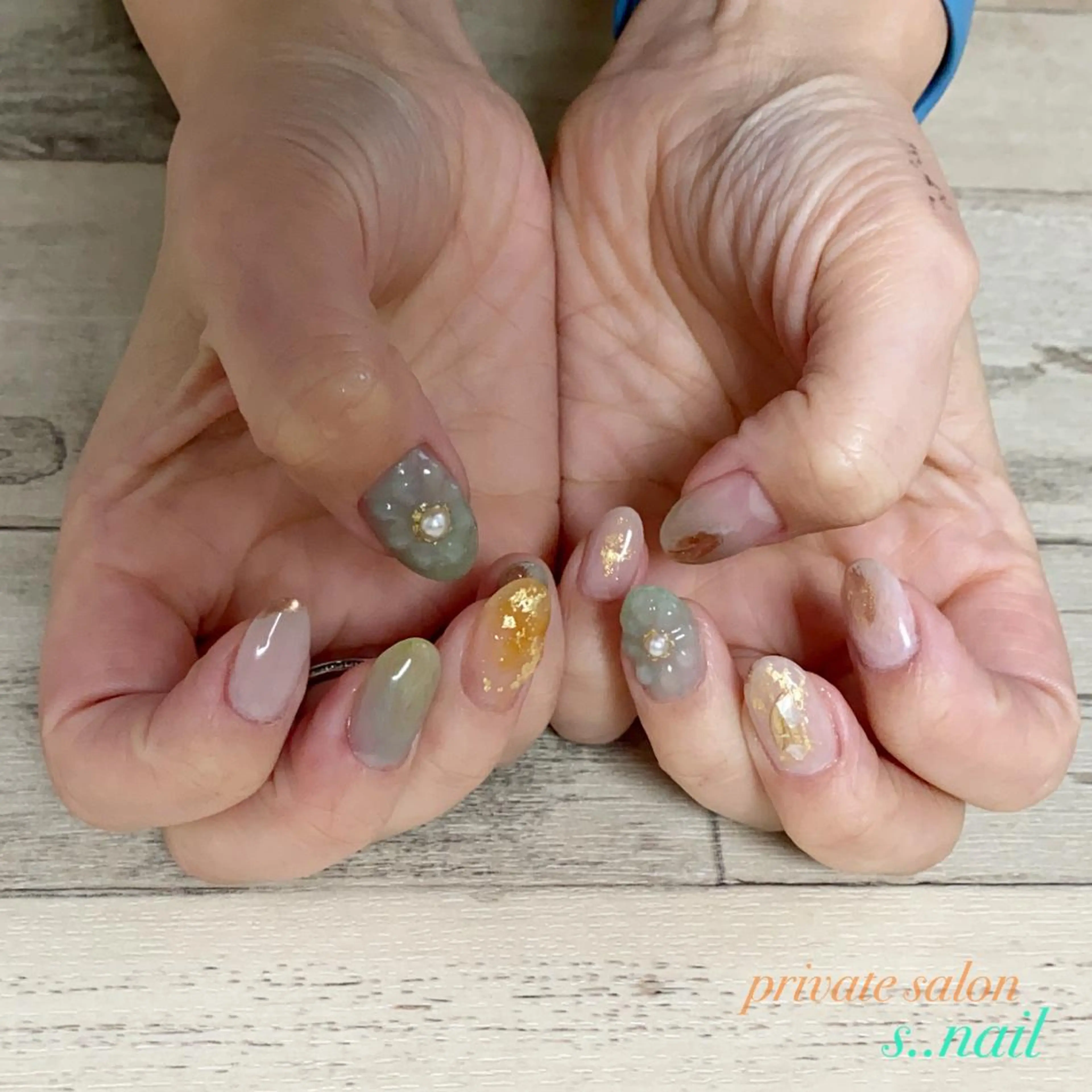 ネイル グリーン ニュアンスネイル ハンドネイル フットネイル s..nail / MORITAのネイルデザイン