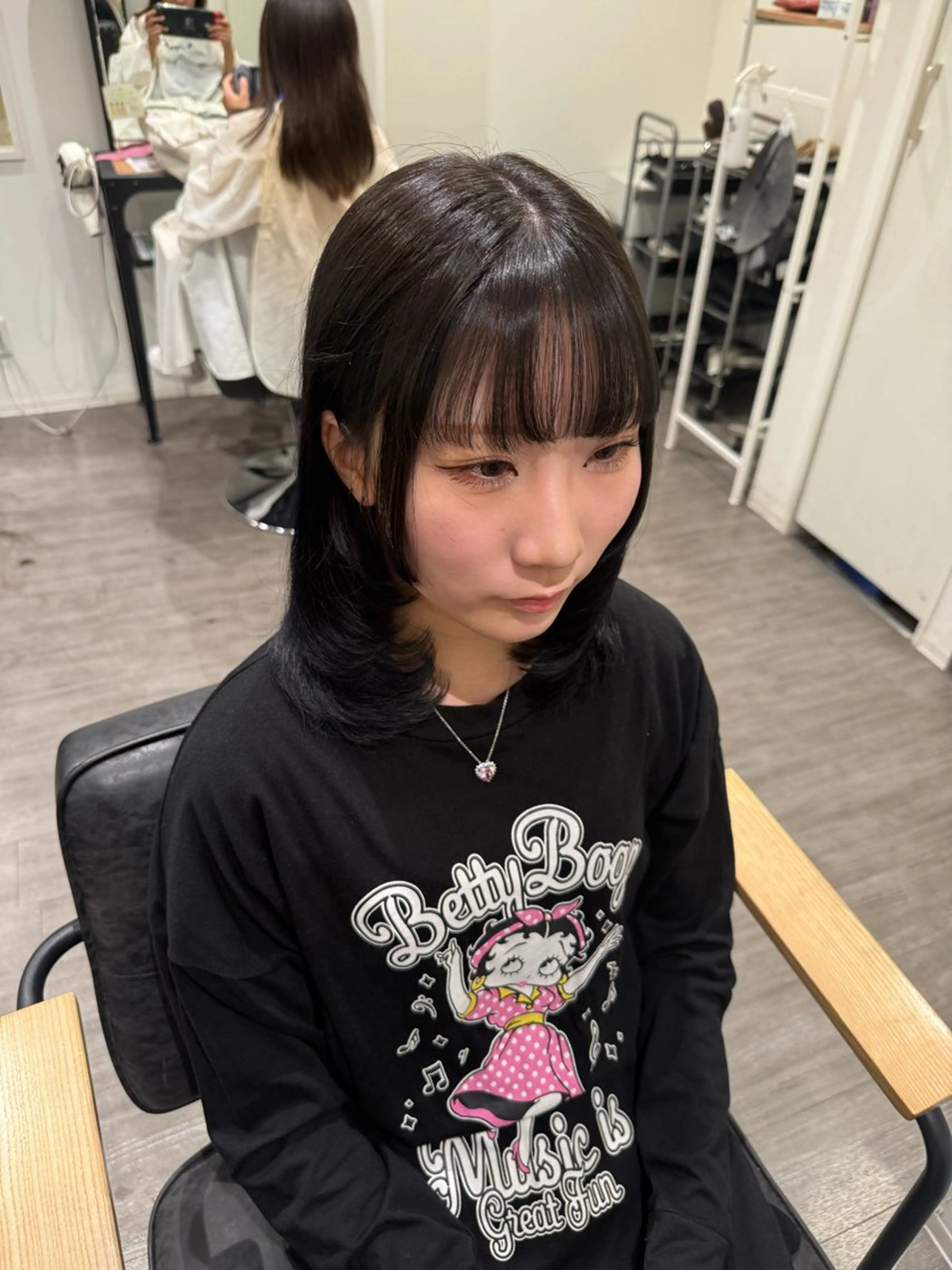 ミディアム カラー 黒髪 ブルーカラー ブルーブラック 姫カット レイヤーカット カット ヘアカラー トリートメント 艶髪レイヤー上田 紗也🇰🇷💗のヘアスタイル