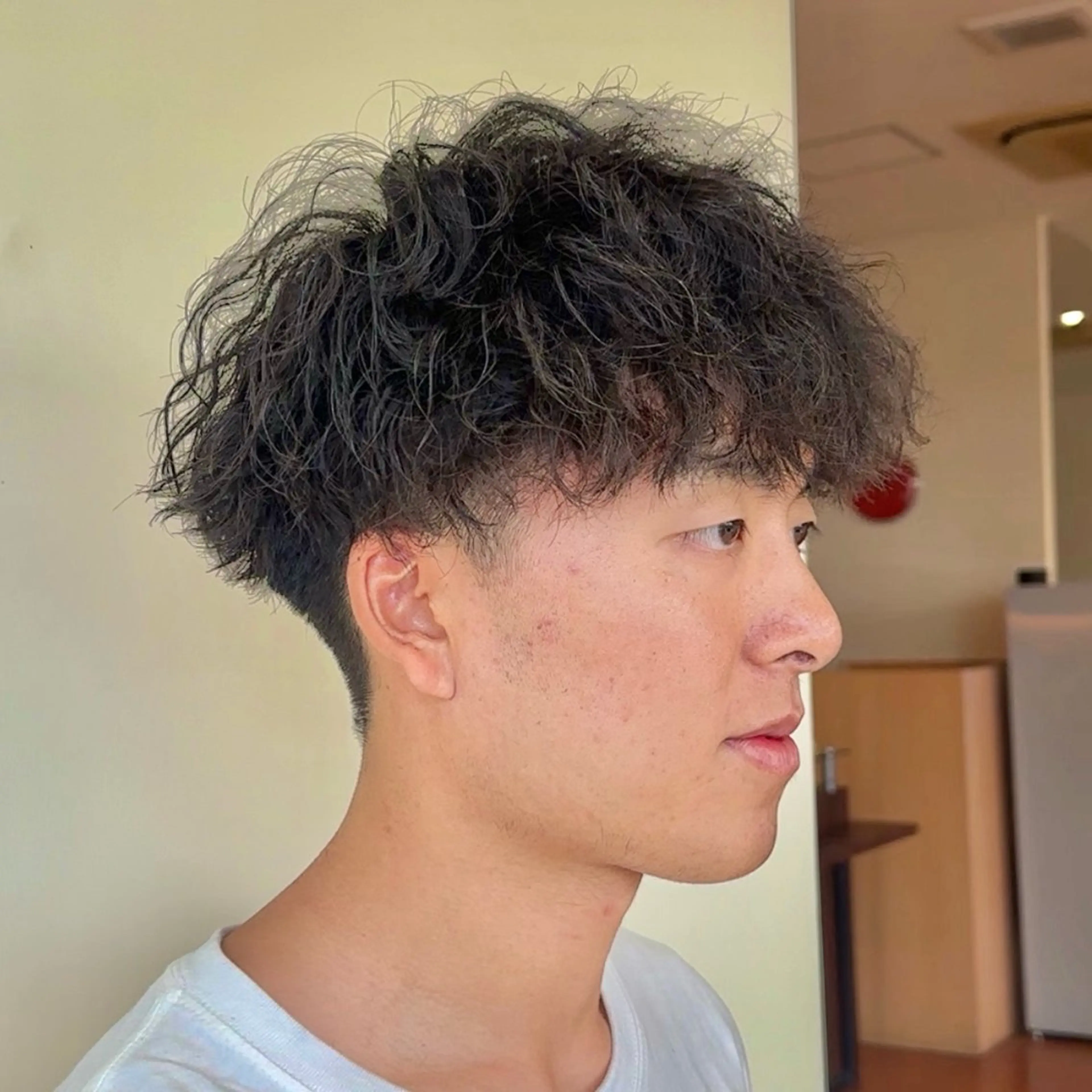 ショート カラー パーマ メンズ メンズブリーチ メンズハイライト メンズパーマ スペインカール スパイキーショート Gain KAKKY 千種/池下駅3分のヘアスタイル