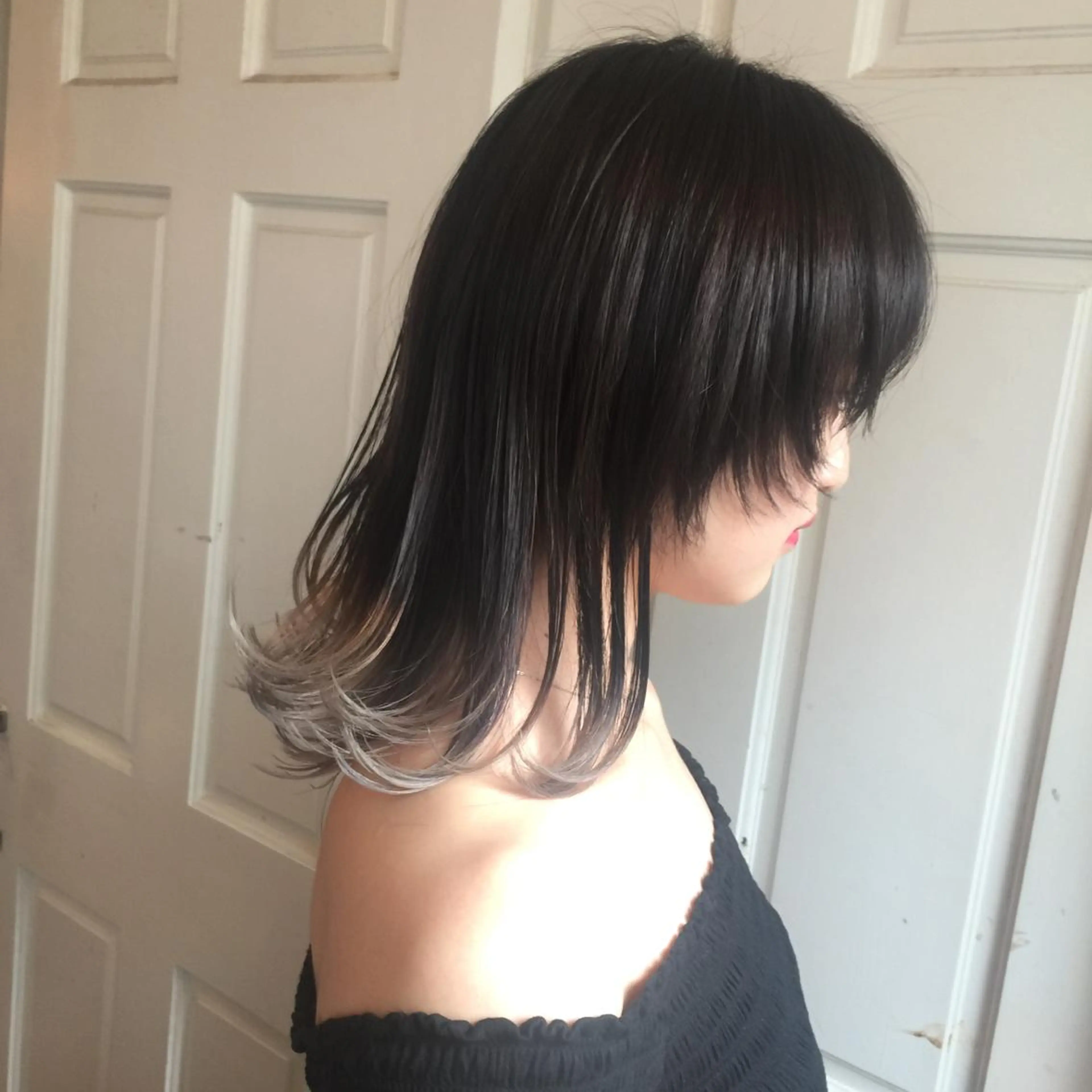 セミロング カラー ベージュカラー ホワイトベージュ ウルフカット ホワイト&レイヤーカ ットエクステ長畠俊輔のヘアスタイル