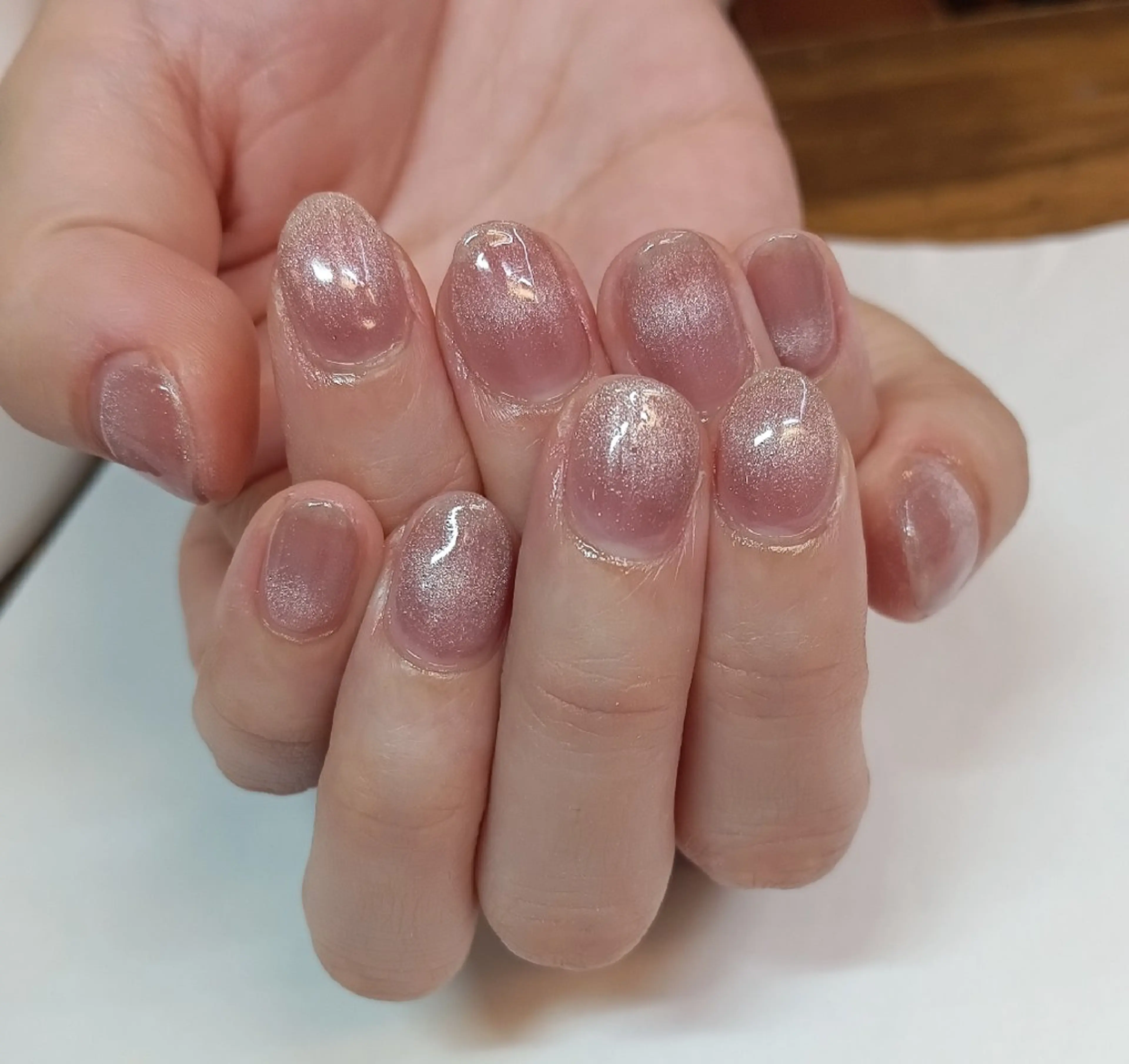 ネイル グラデーション キラキラネイル マグネットネイル 🦋AYNIL🦋 ナチュラル専門店♥️のネイルデザイン