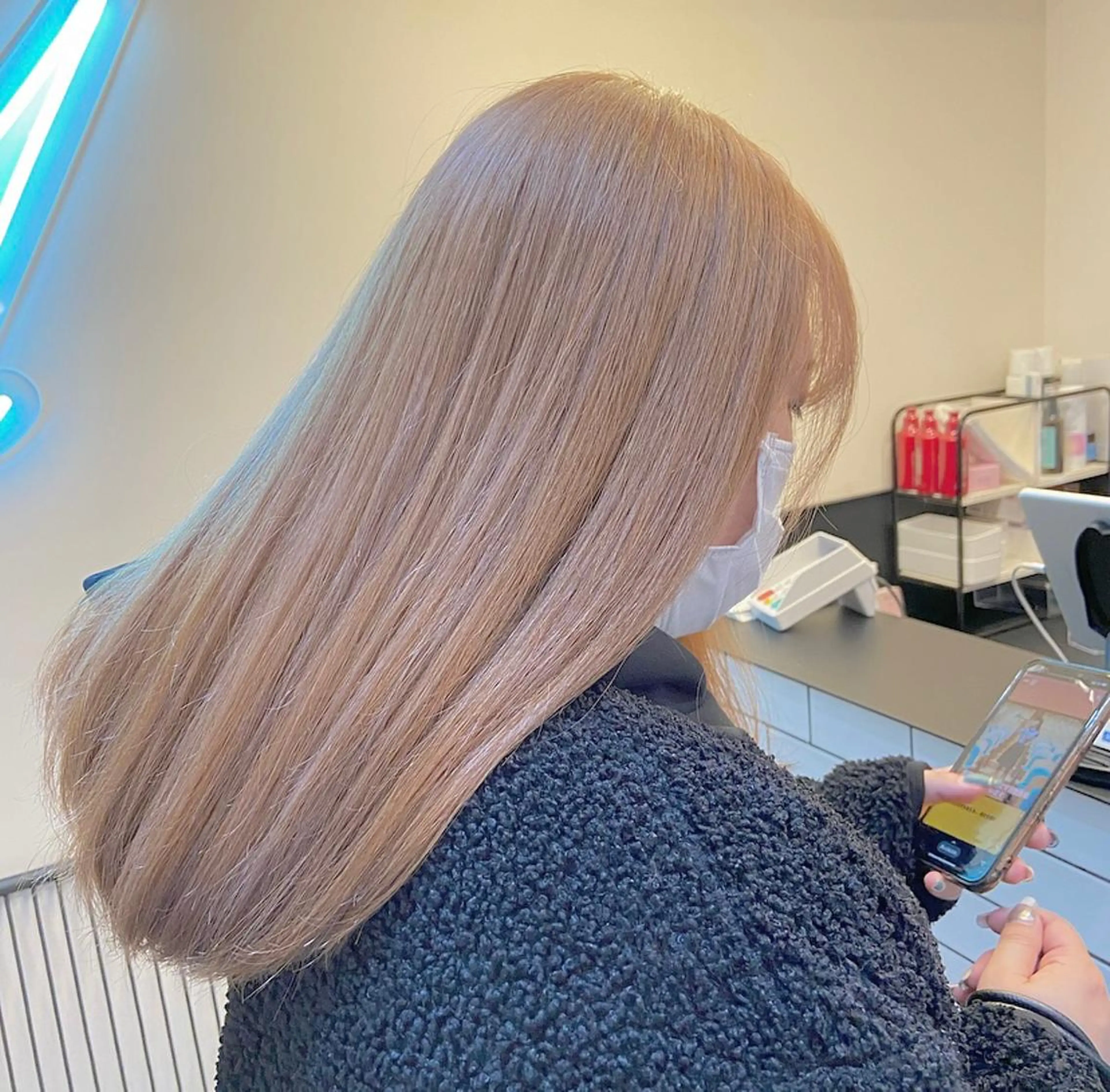 セミロング カラー ヘアカラー ハイトーンカラー 🦋yuri🦋のヘアスタイル