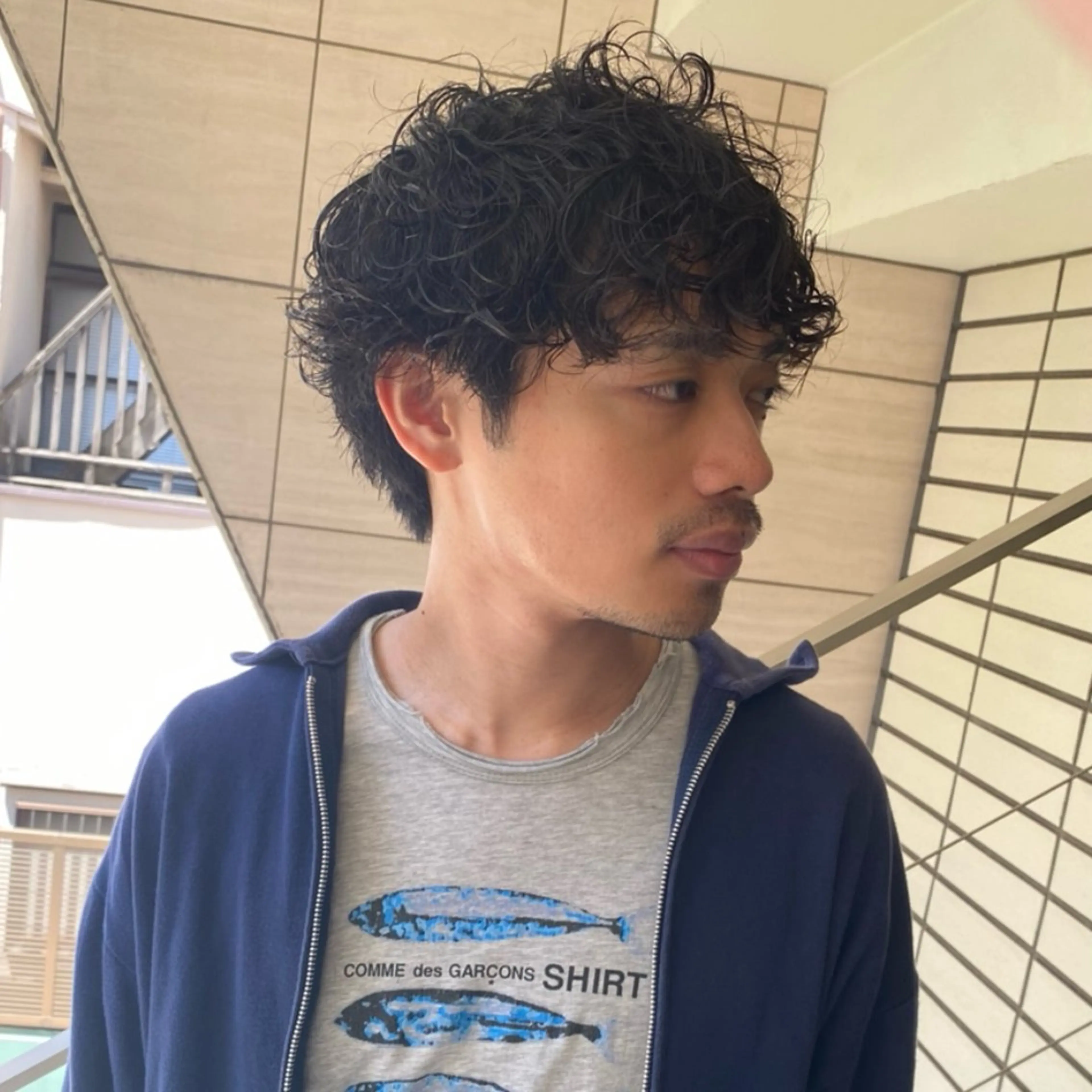 ショート メンズ メンズパーマ センターパート/ニ ュアンスパーマのヘアスタイル