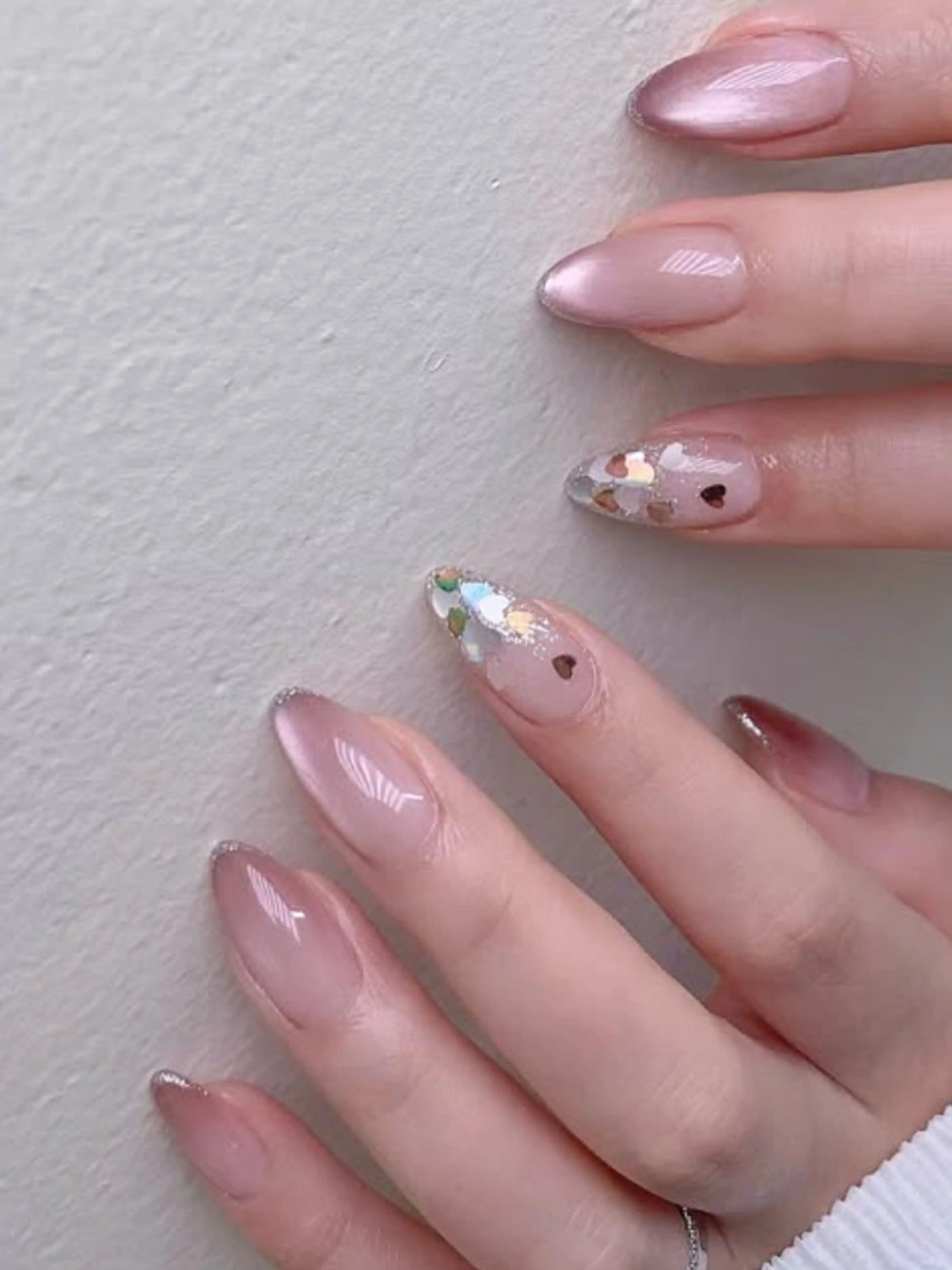 ネイル フレンチネイル ガーリー ハンドネイル Roger 舞のネイルデザイン