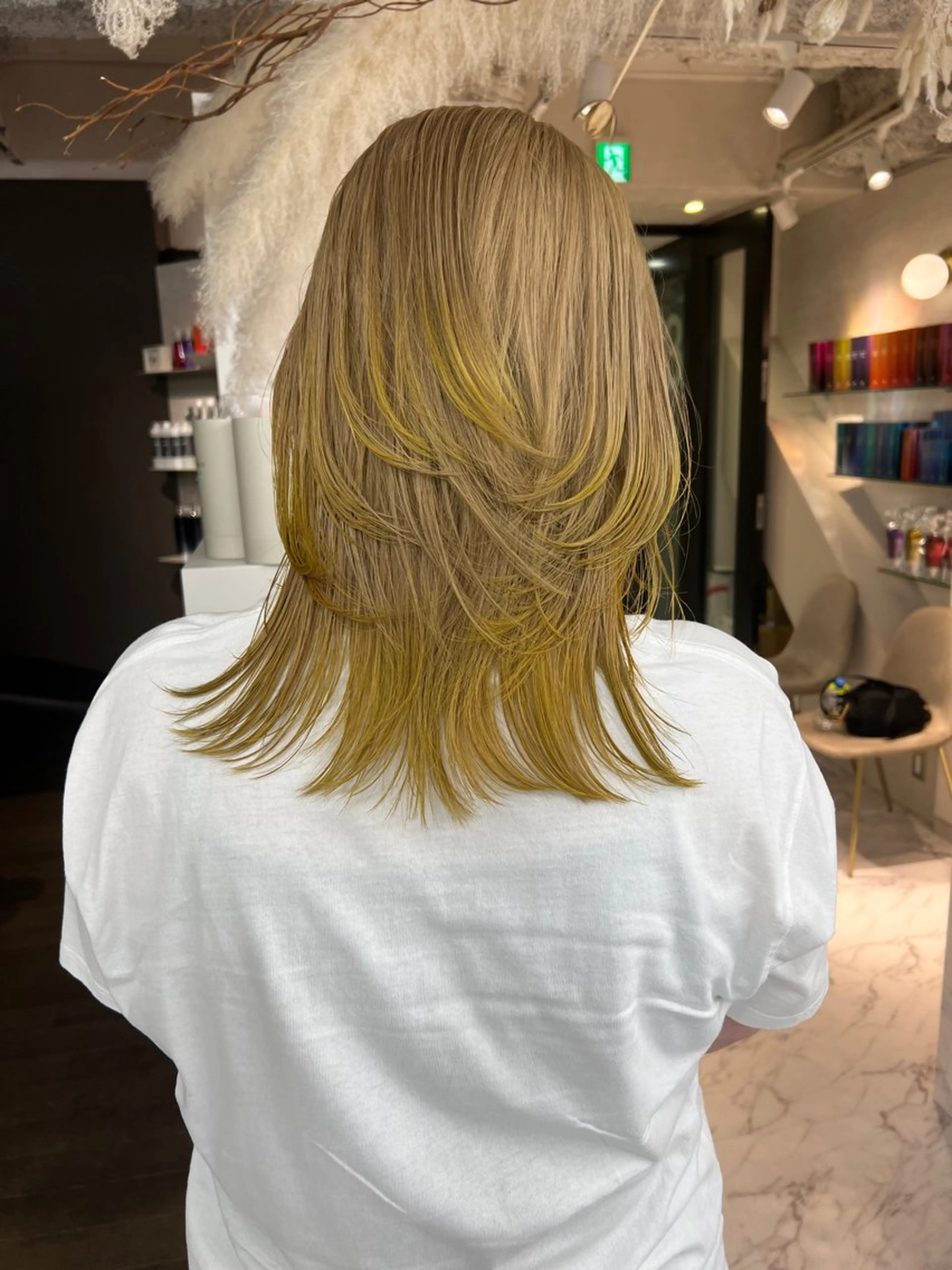 ミディアム ブリーチ/ウルフ ハッシュカット/石山のヘアスタイル