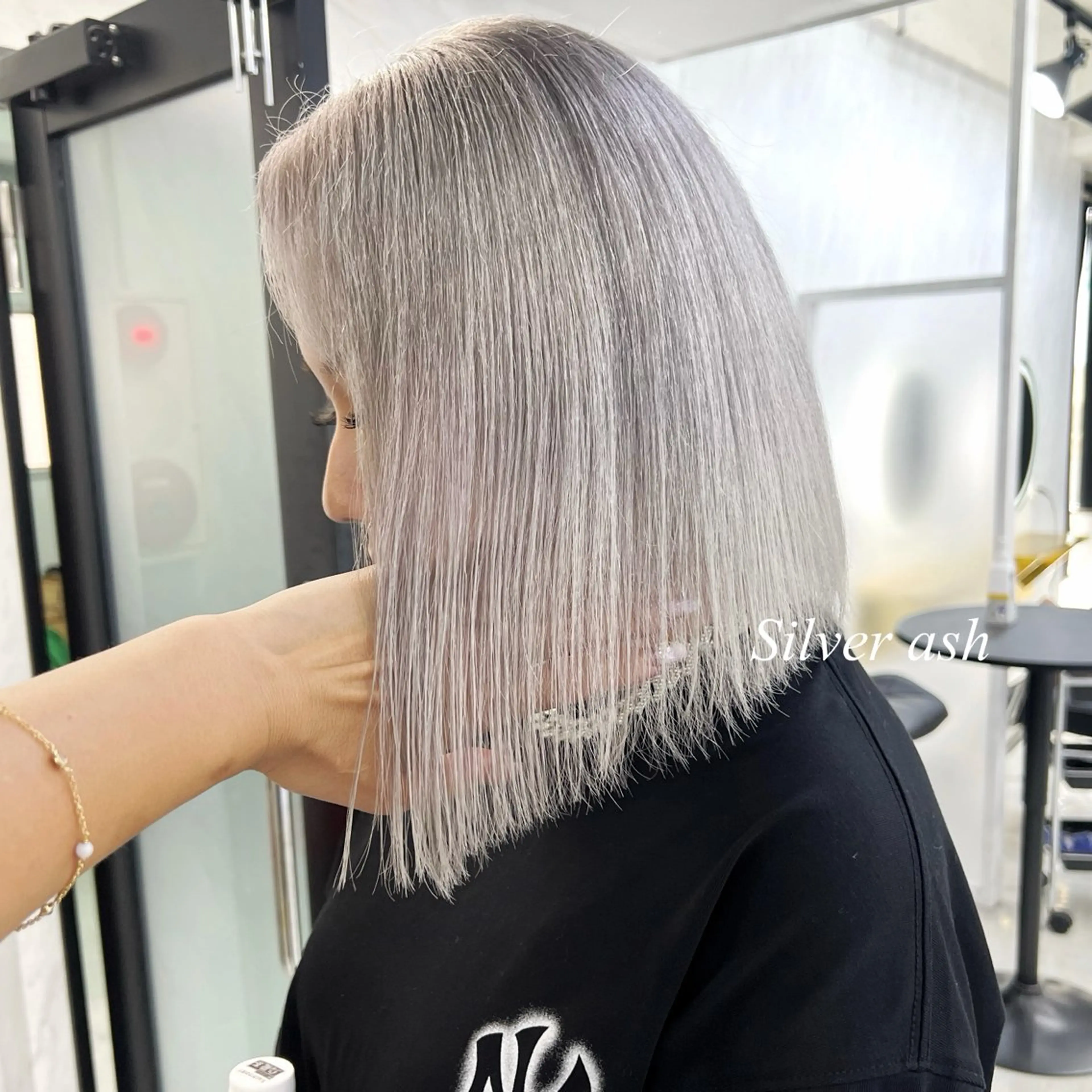 ミディアム カラー シールエクステ ハイトーンカラー エクステ ヘアカラー トリートメント シールエクステ特化 ハイトーン、NANAのヘアスタイル