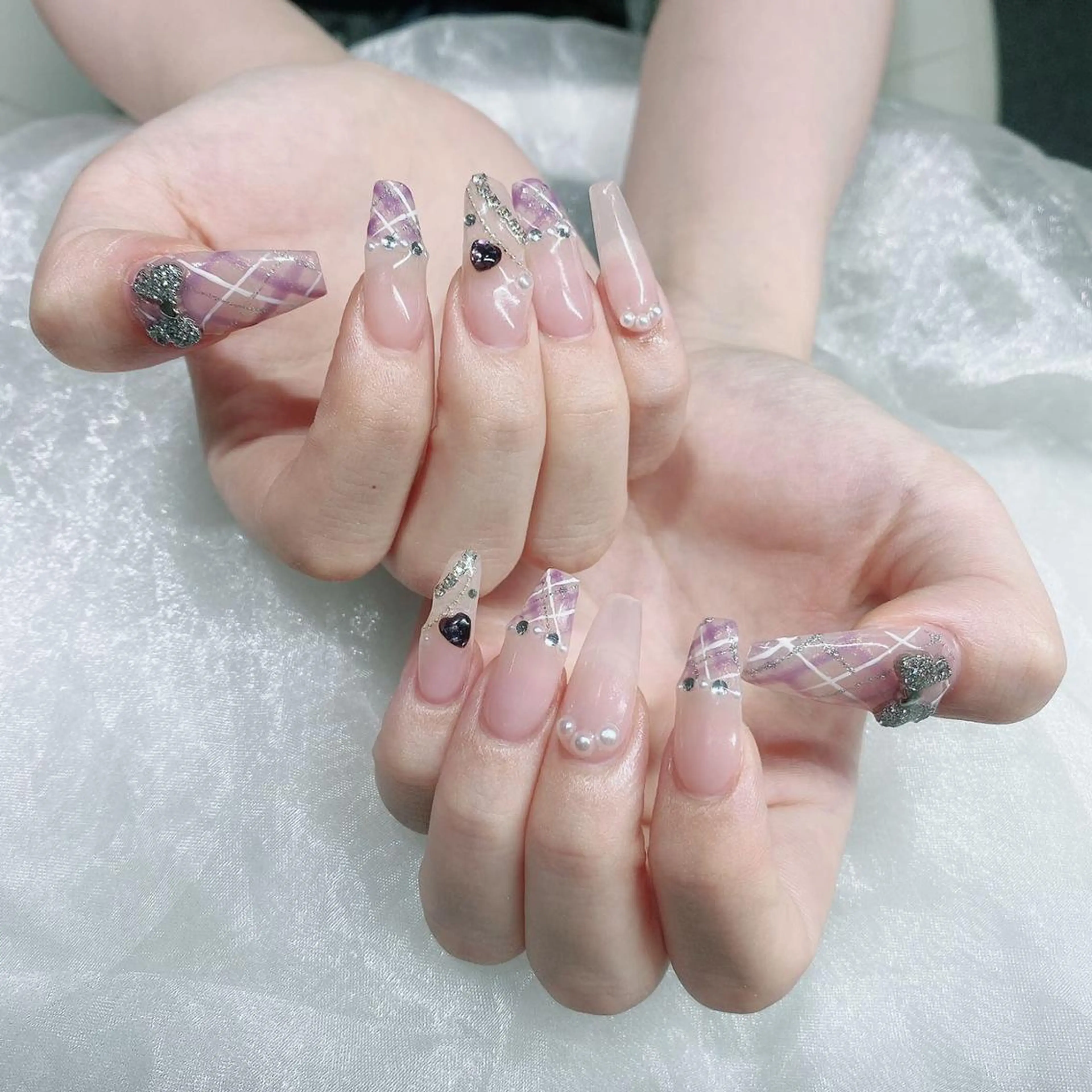 ネイル アートネイル 長さ出し ネイルチップ Queens マオのネイルデザイン