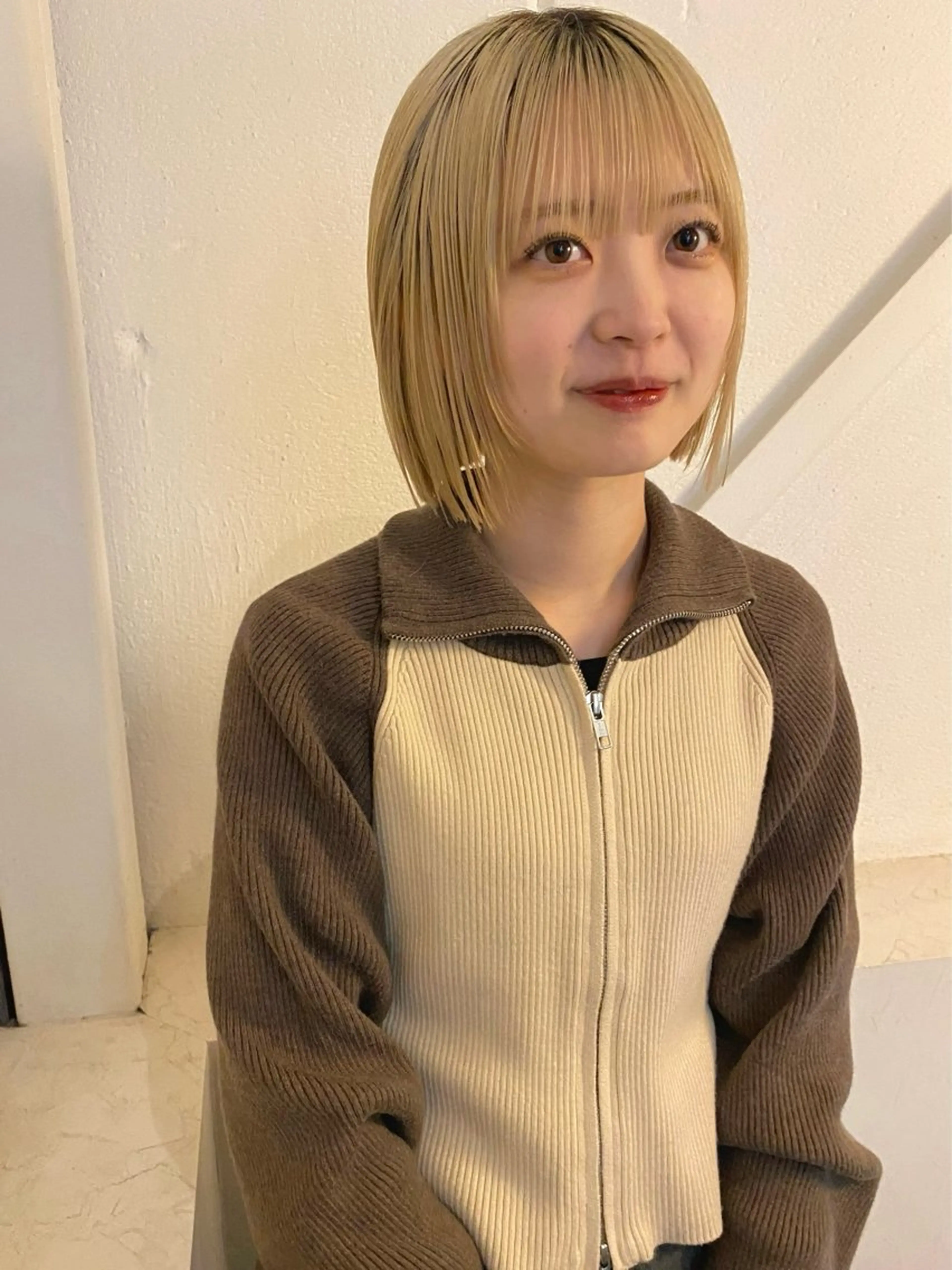 ショート カラー 切りっぱなしボブ ブロンド ハイトーンカラー ボブ ヘアカラー トリートメント 森貴裕/ベージュ/ パーマ/オリーブのヘアスタイル