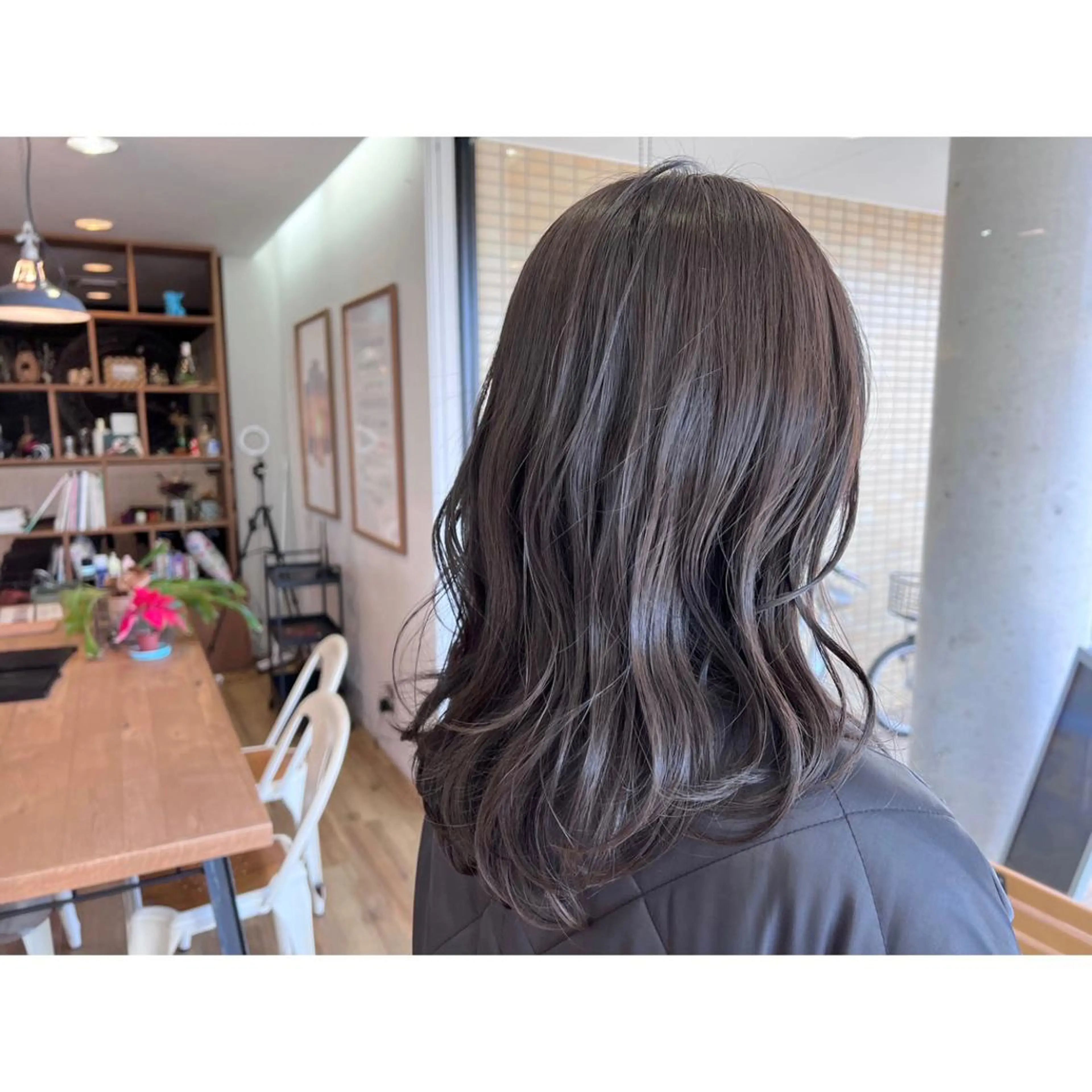 ロング カラー グレージュ ヘアカラー トリートメント ツキダテ ユイのヘアスタイル