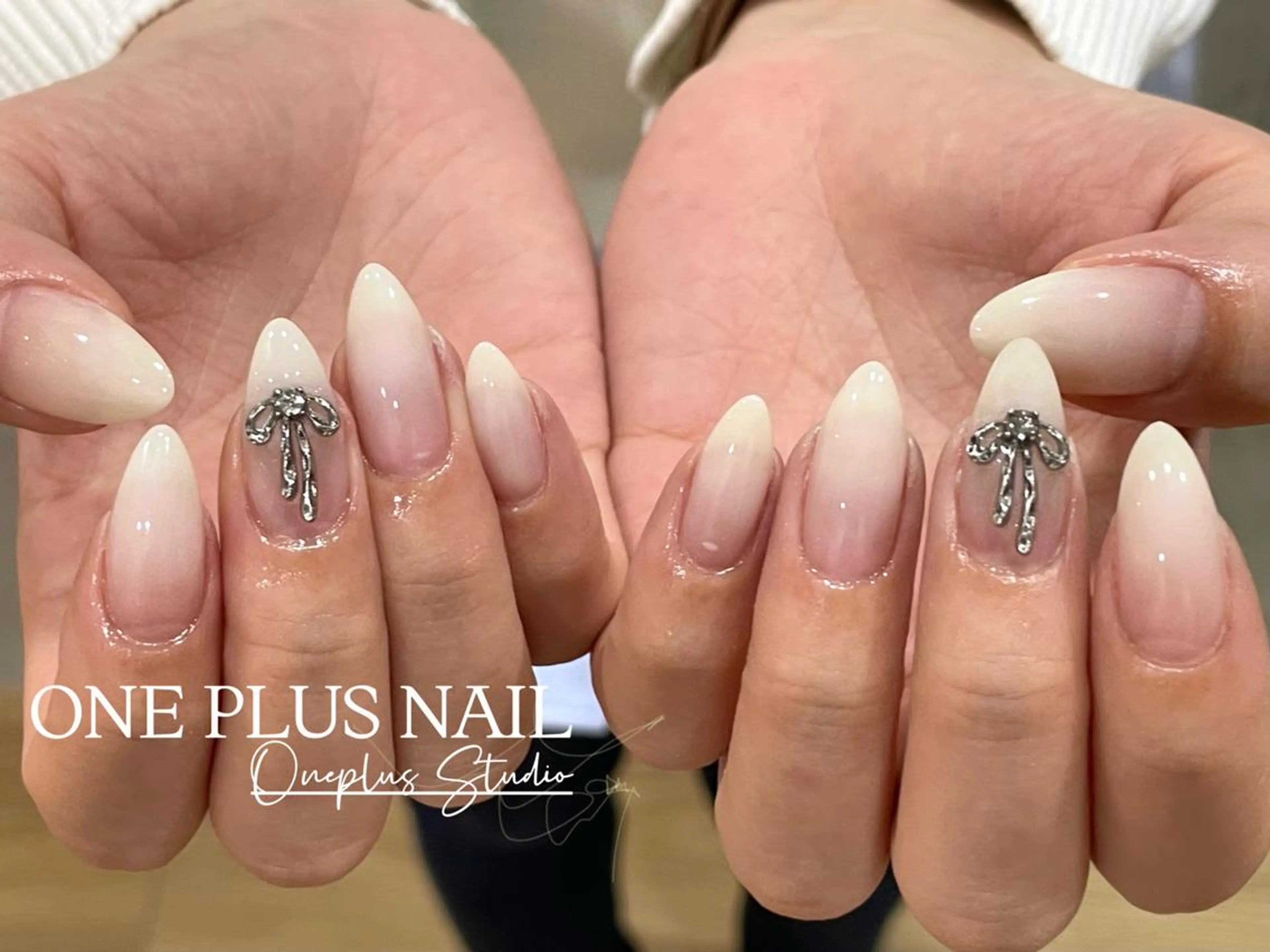 ネイル アートネイル オーロラネイル ガーリー キラキラネイル 韓国ネイル One plus StudioNailのネイルデザイン