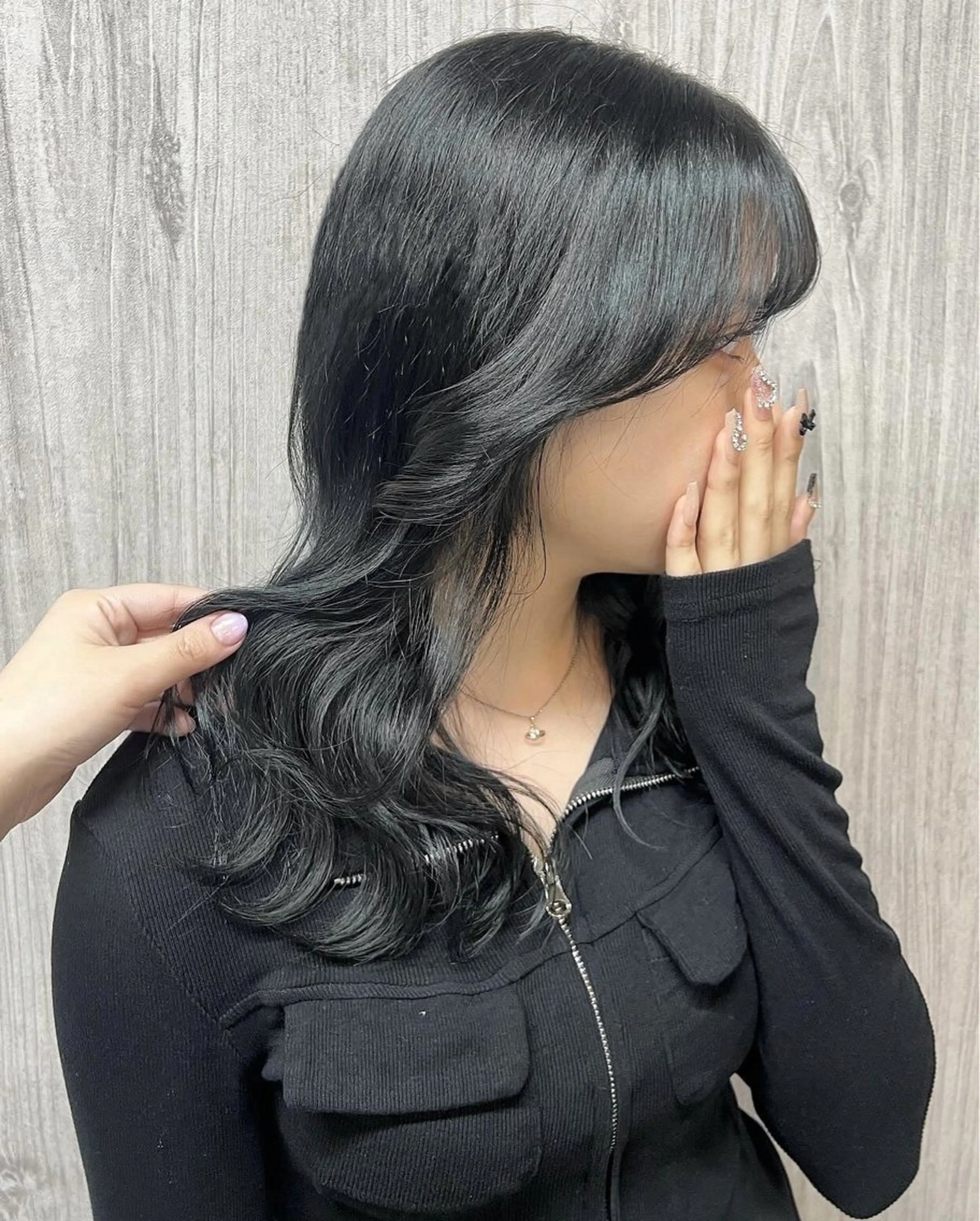 セミロング アッシュ アッシュブラック lafit kaedeのヘアスタイル