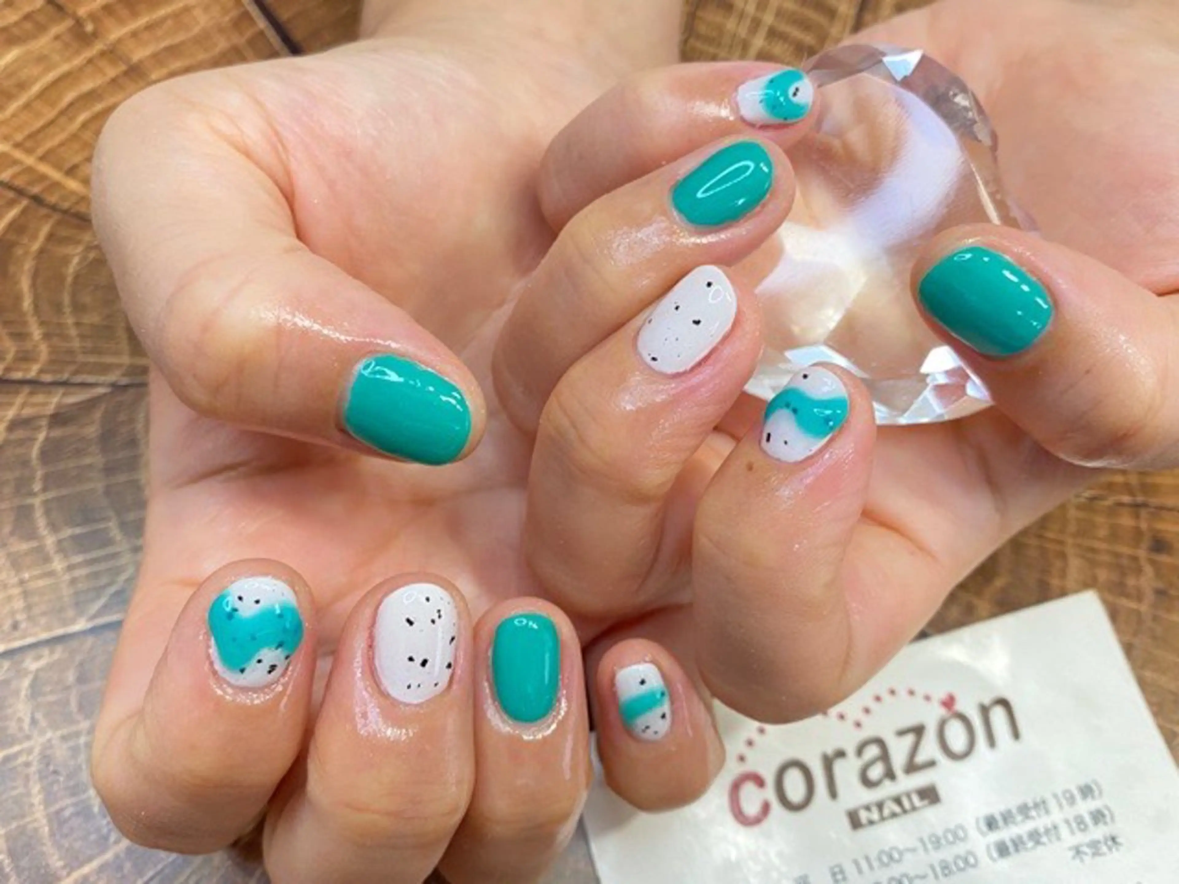 ネイル アートネイル グリーン ホワイト corazon所属・ネイリスト aicoのネイルデザイン