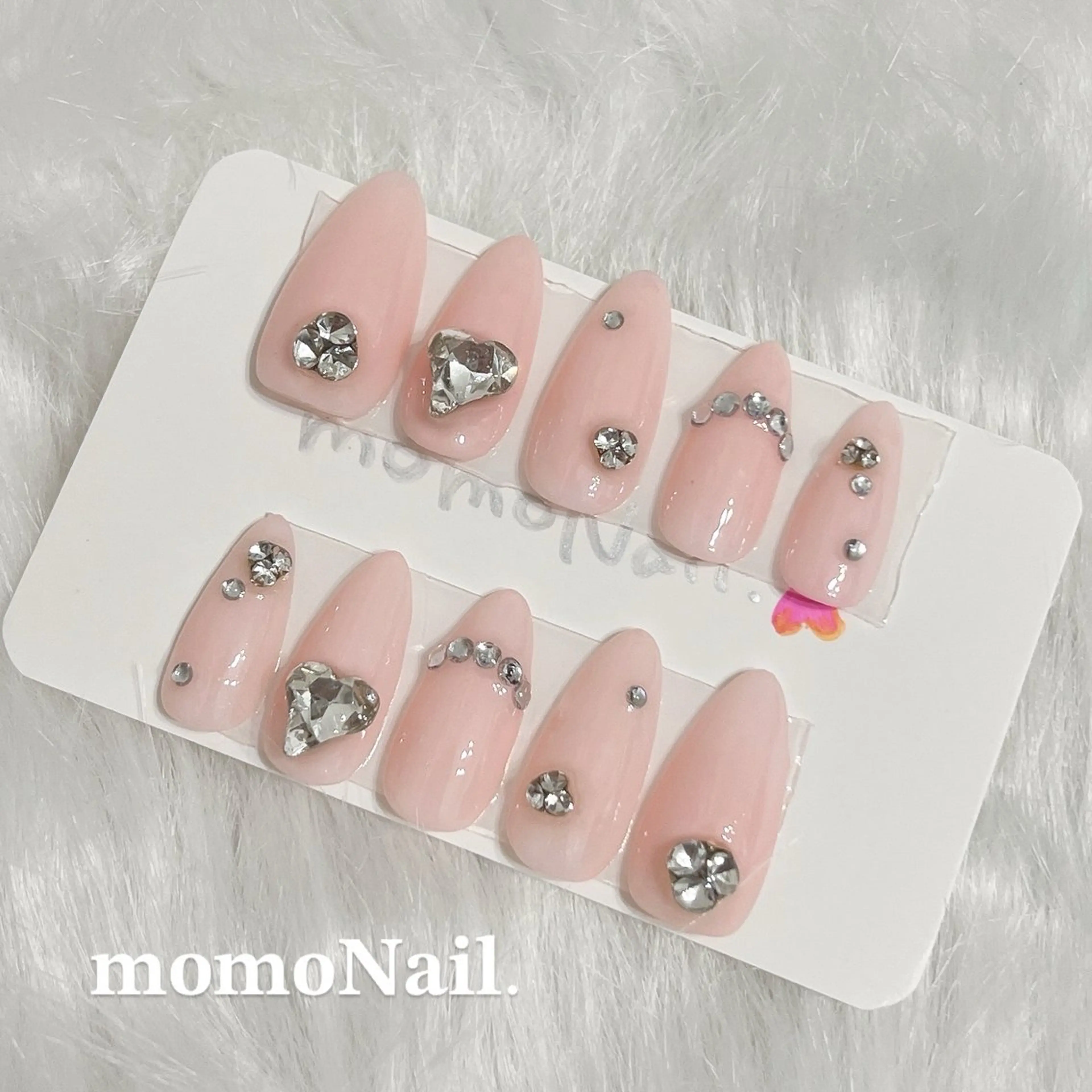 ネイル ハート 韓国ネイル ピンク ストーンネイル ネイルチップ 🆕三郷市戸ヶ崎🎀 Ownerのネイルデザイン