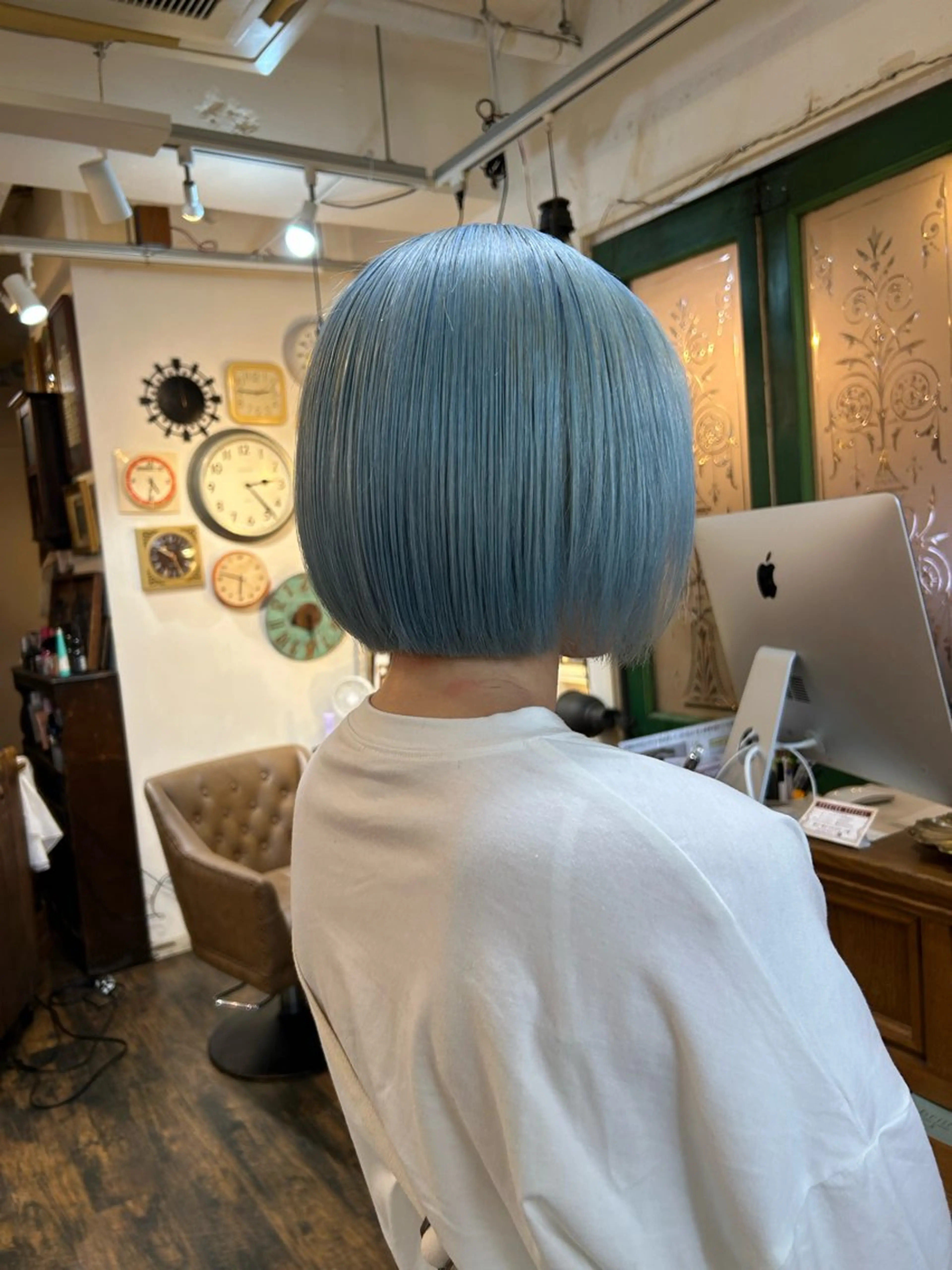 ショート カラー ブリーチ ブルーカラー ボブ カット ヘアカラー トリートメント BRITS 渡辺 菜々子のヘアスタイル