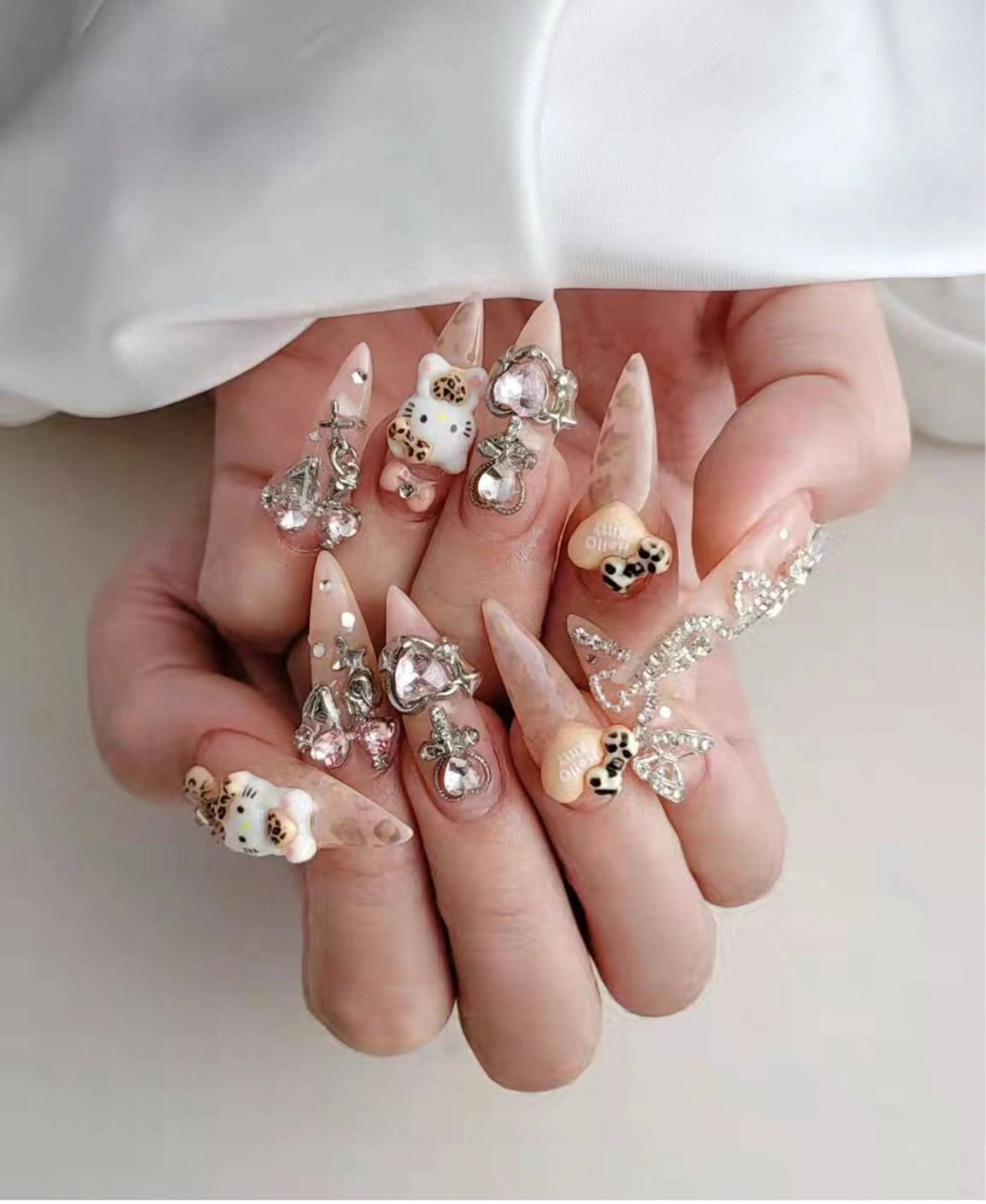 ネイル キラキラネイル マグネットネイル ミラーネイル ニュアンスネイル 春ネイル ハンドネイル Lina nail所属・Lunaa 池袋のネイルデザイン