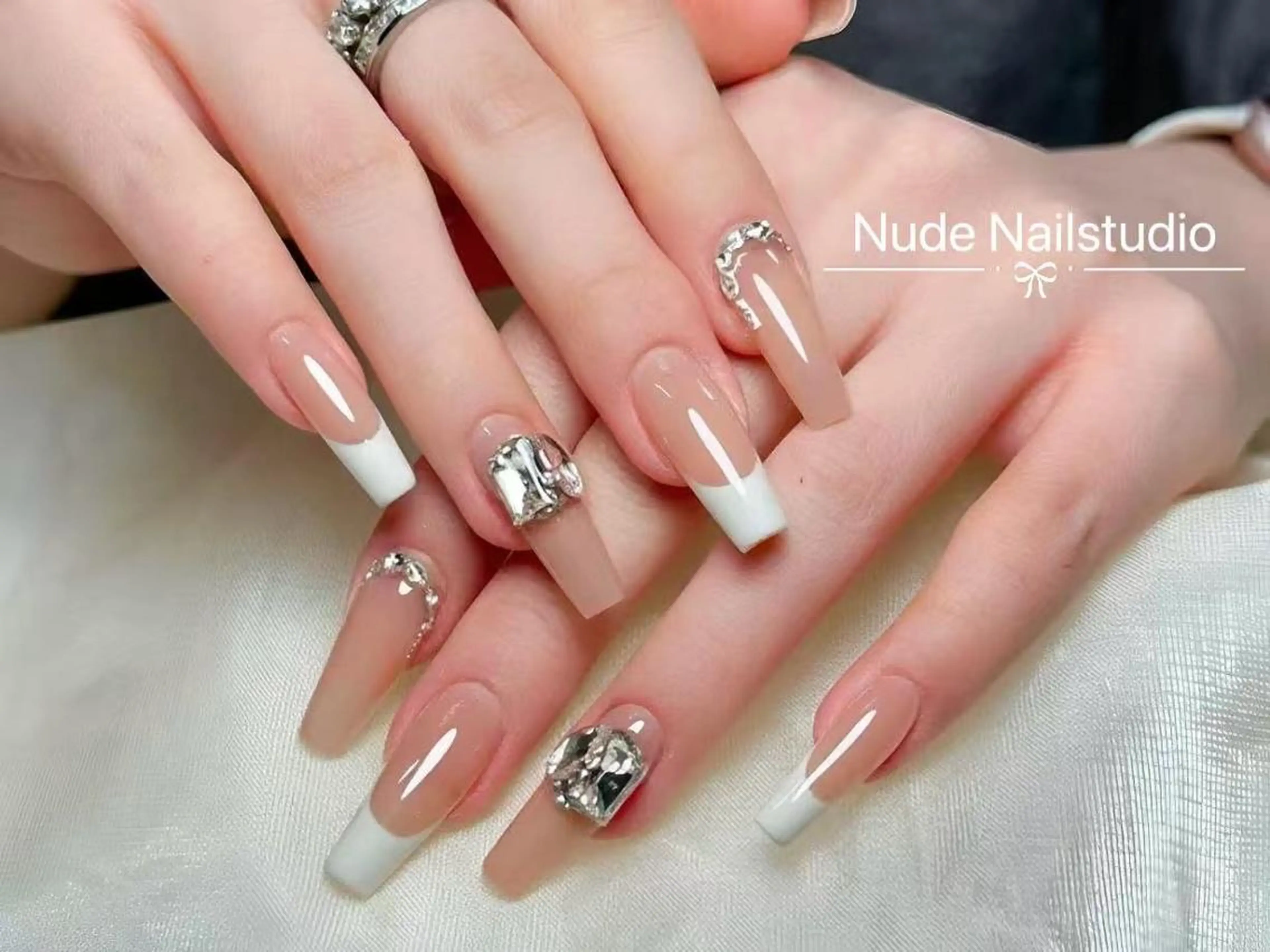 ネイル チークネイル フットネイル フレンチネイル ジェルネイル ガラスフレンチ ヌドネイルスタジオ もものネイルデザイン