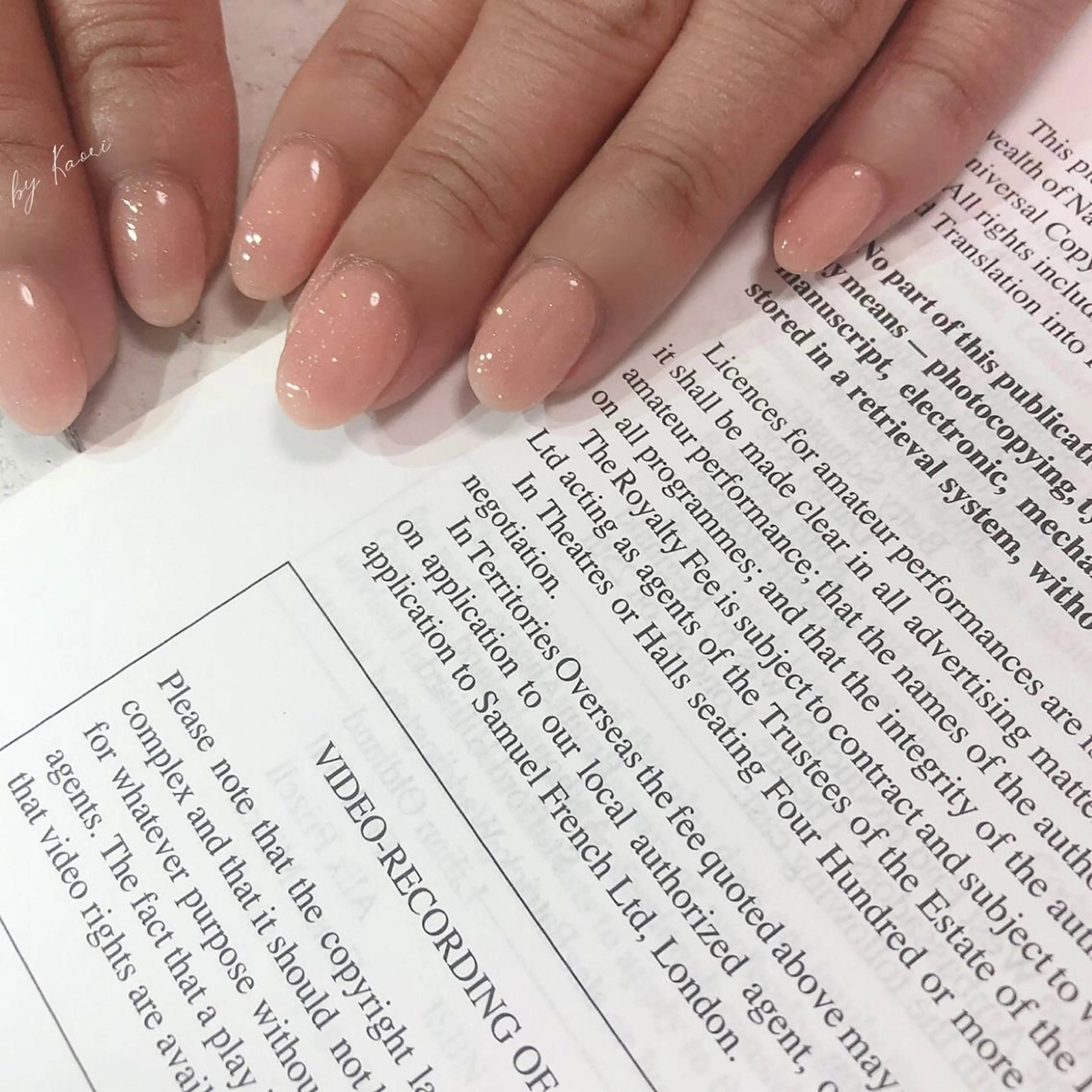 ネイル オーロラネイル ブラウン カジュアル フラワーネイル フットネイル _Defi_ by Kaoriのネイルデザイン