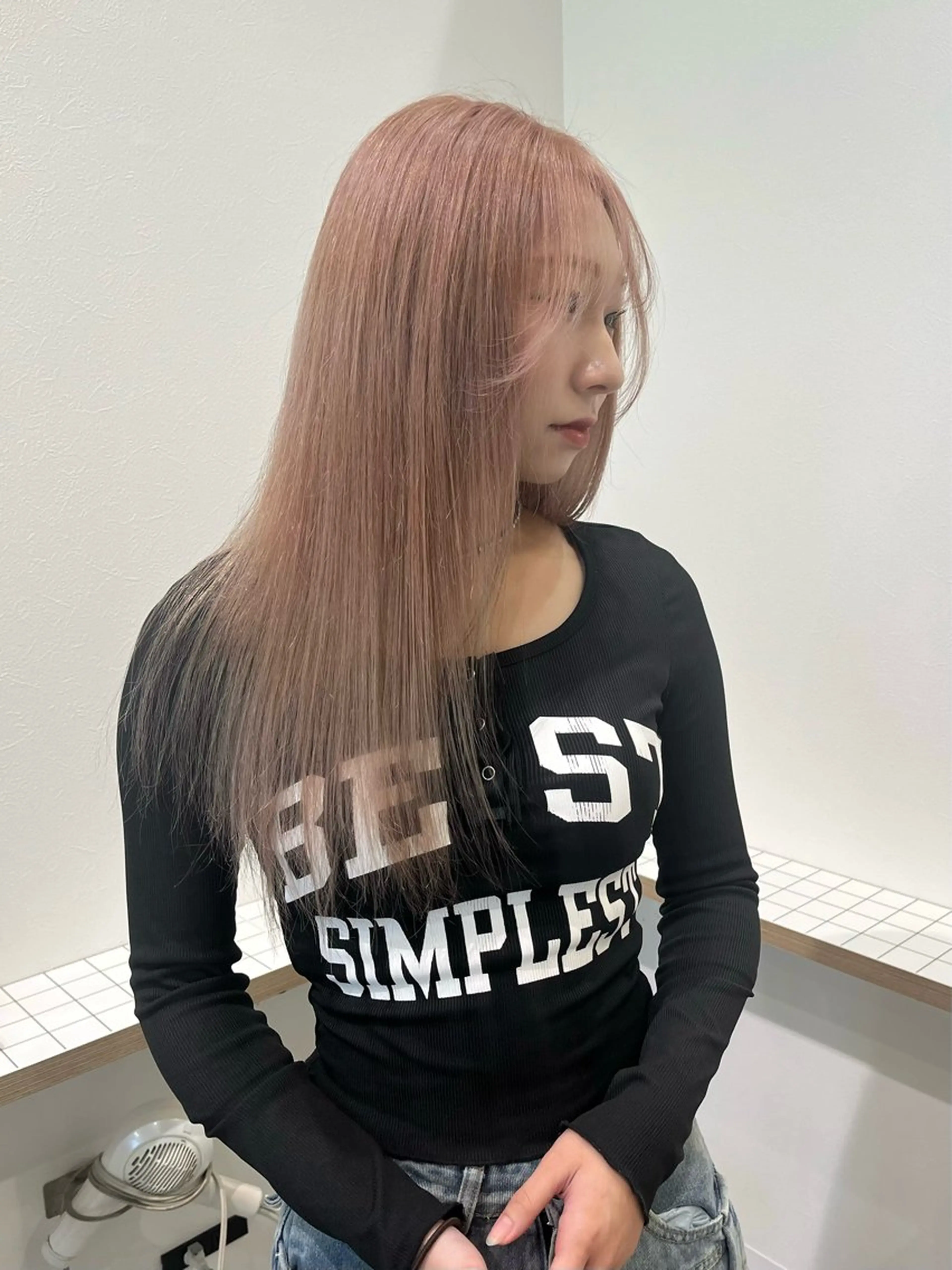 ロング カラー ベージュカラー ブリーチ ハイトーンカラー ピンクカラー ピンクベージュ ヘアカラー トリートメント AMI🎀韓国ヘア keshiki大名のヘアスタイル